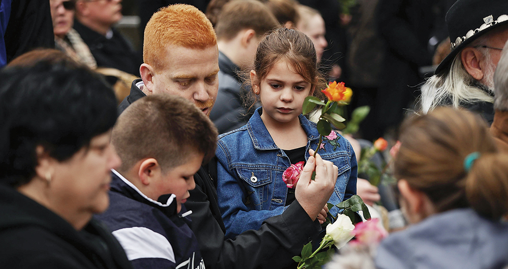  Cientos de familias se reúnen cada septiembre a recordar a sus familiares que murieron durante los atentados terroristas de hace 20 años.