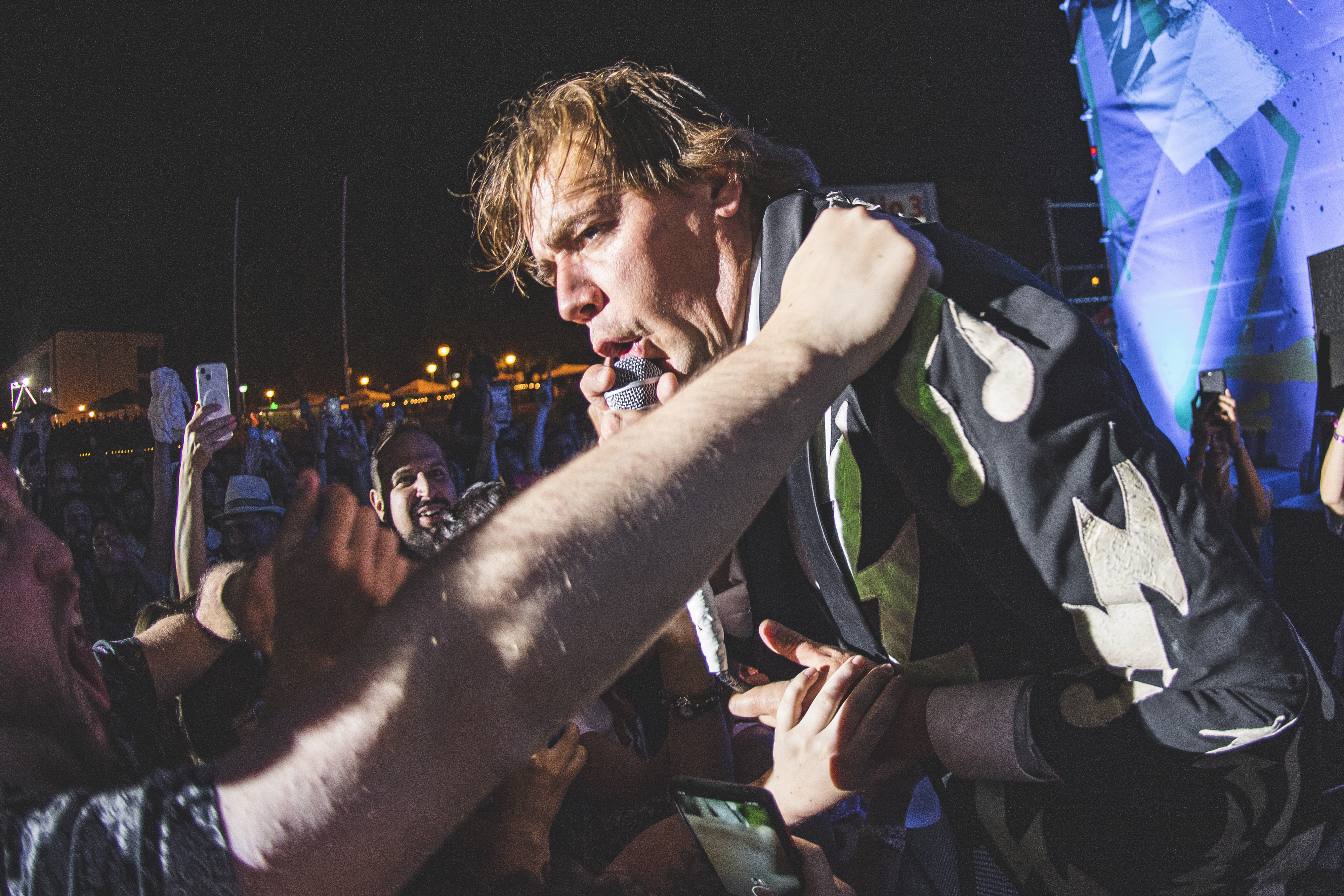 Pelle Almqvist de The Hives en el DCODE Festival de la  Universidad Complutense de Madrid, en septiembre de 2022. Foto de Mariano Regidor/Redferns.