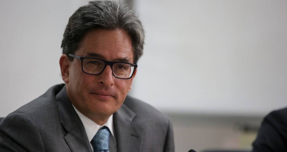 Incremento del 2% del salario mínimo es “razonable” para Carrasquilla