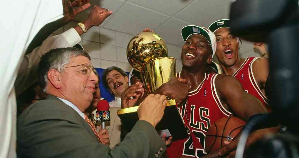 This day in sports: Chicago Bulls win their first NBA title - Los