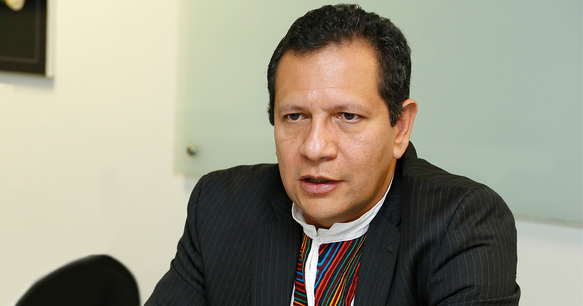 Desde el petrismo ya sondean al magistrado Luis Guillermo Pérez como  ministro de Justicia - Semana