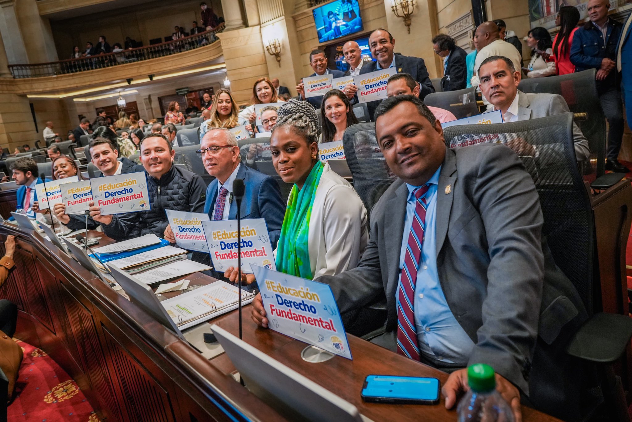 Discusión de reforma a la educación