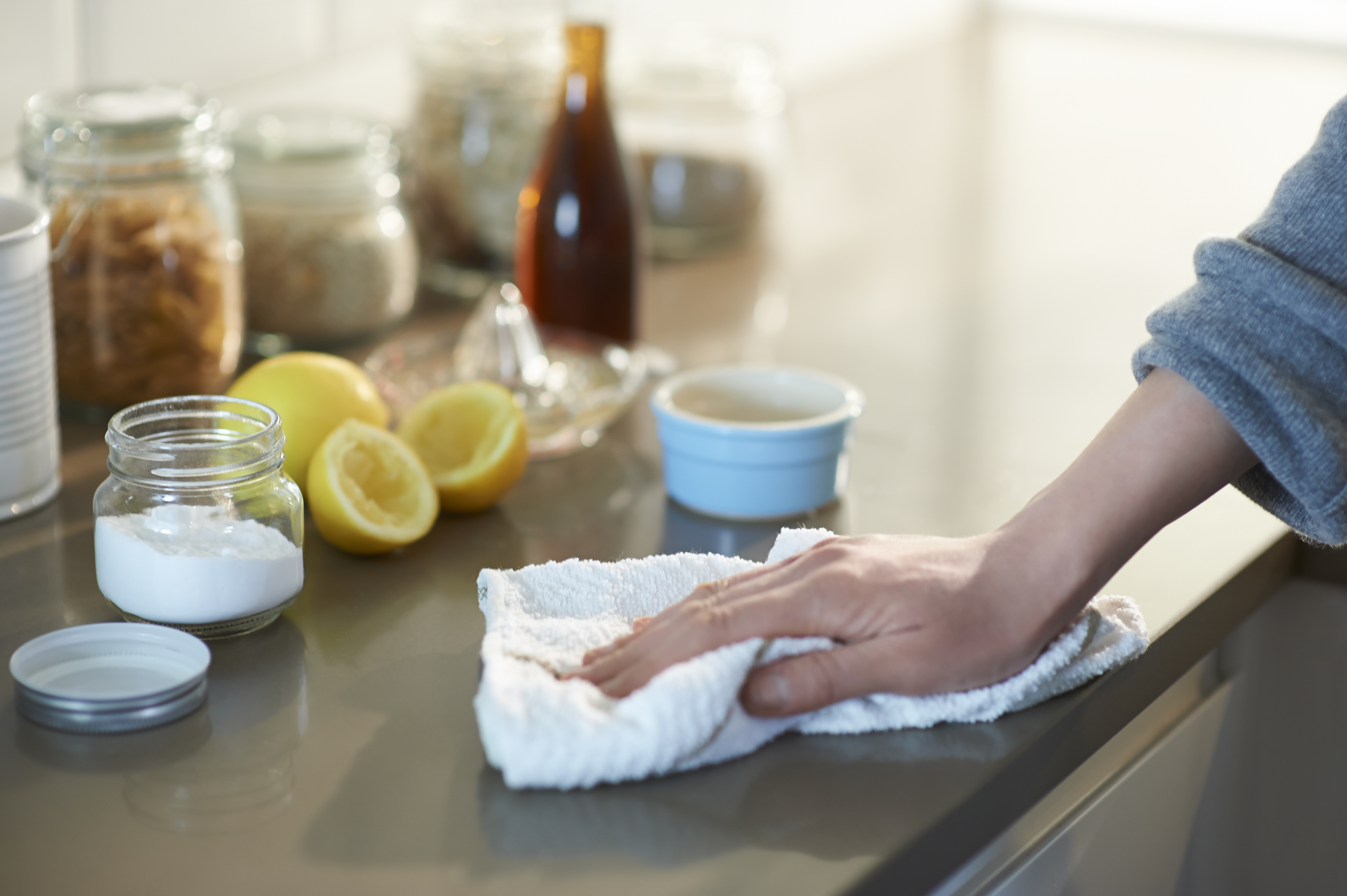 Vinagre y bicarbonato de sodio y sus múltiples usos en la limpieza del hogar