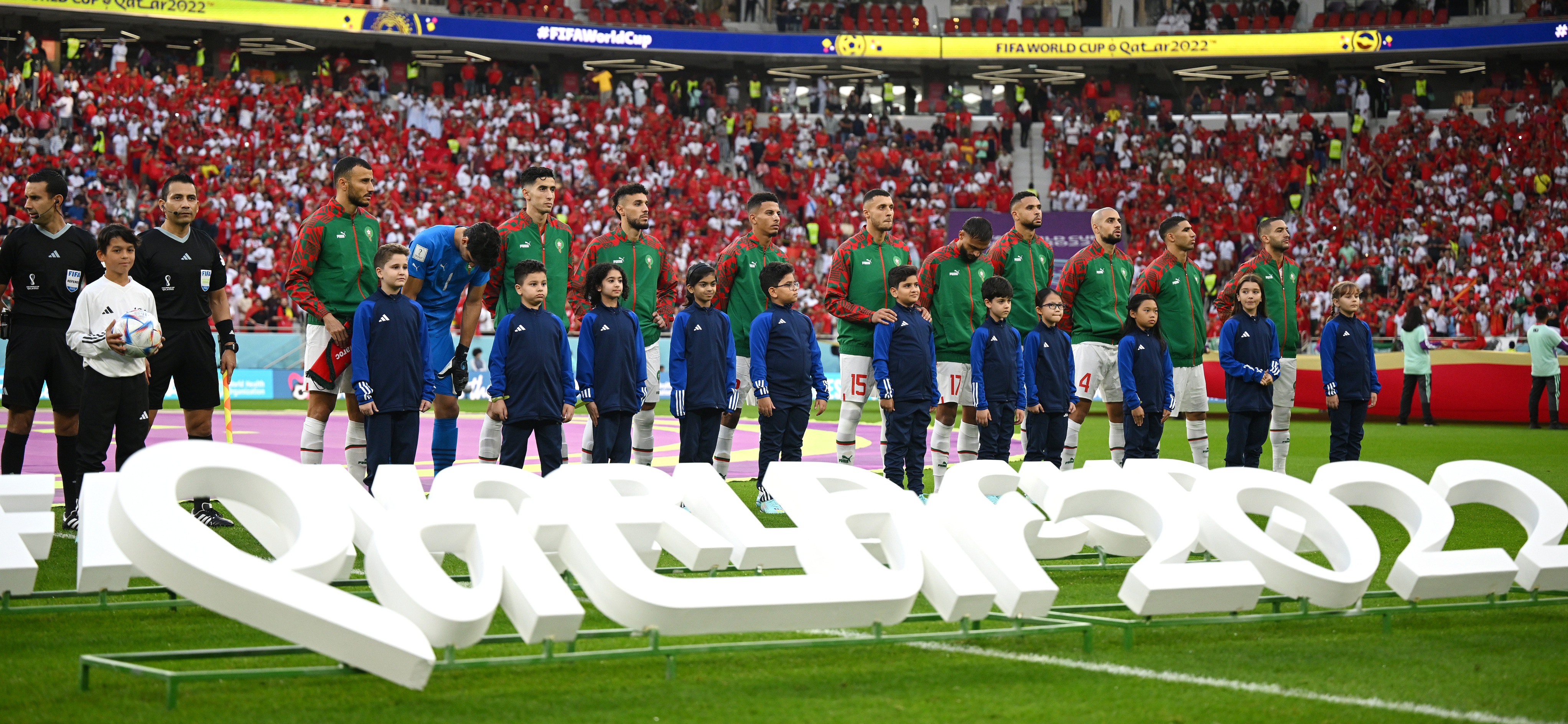 Bono se siente mal en los himnos