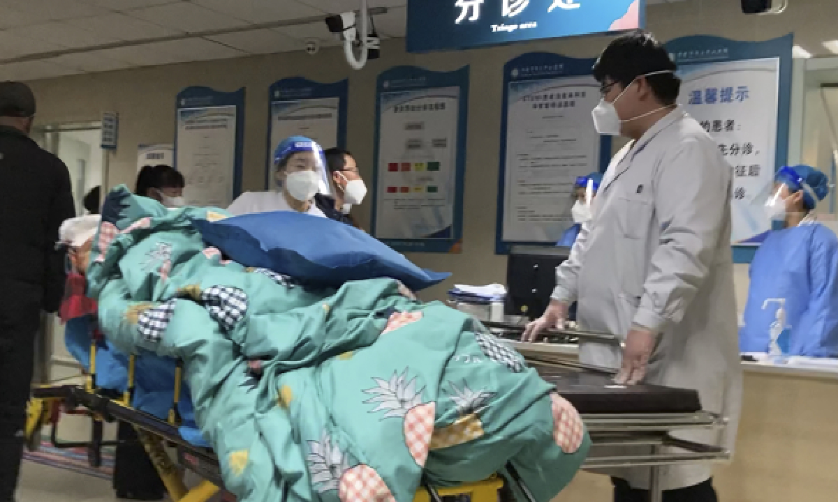 China flexibilizó sus políticas de 'cero covid' y ahora los casos se disparan en medio de la amenaza que representan las mutaciones del virus.