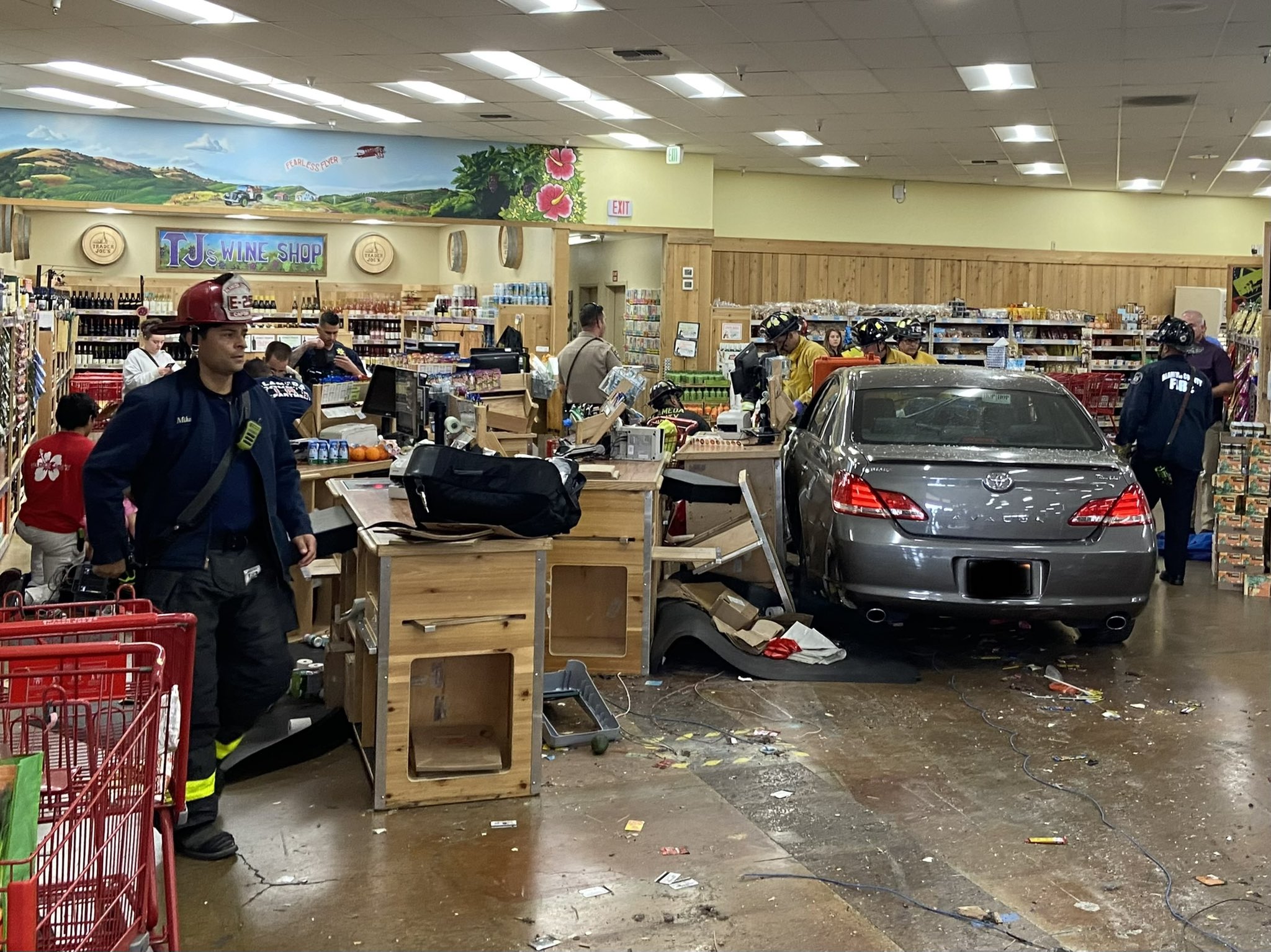 Accidente de tránsito en un supermercado deja 8 heridos, entre ellos un niño de 5 años en California