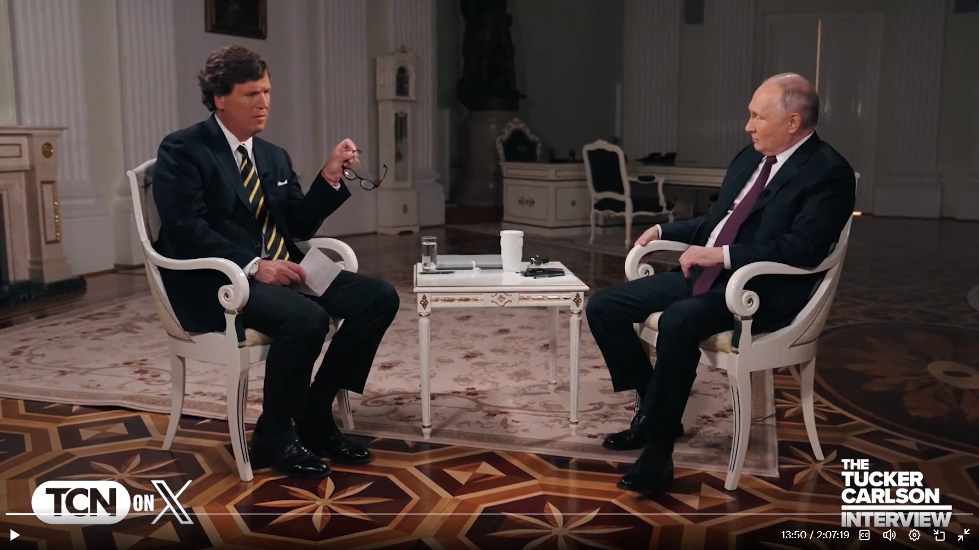 Carlson, cercano al candidato a la Casa Blanca y expresidente republicano Donald Trump, hizo pocas preguntas difíciles y escuchó los puntos de vista de Putin sobre la historia rusa. Foto: @TuckerCarlson