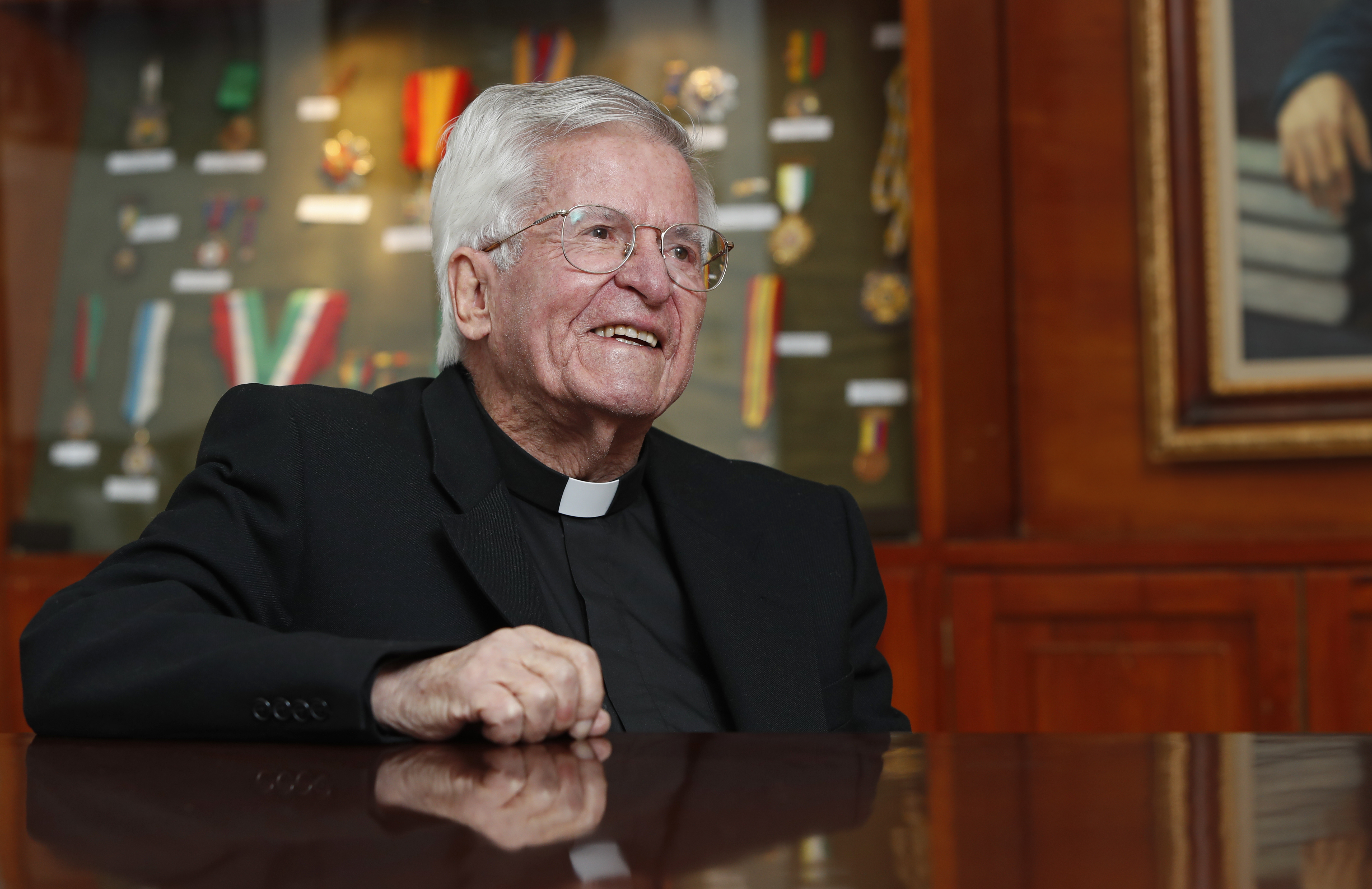 Con 90 años tiene que pensar que la vida se va acabando” entrevista con el  padre Diego Jaramillo