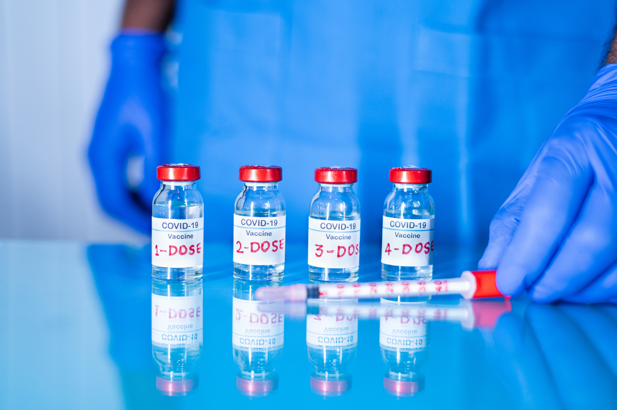 Foto de referencia de cuarta dosis de vacuna contra coronavirus