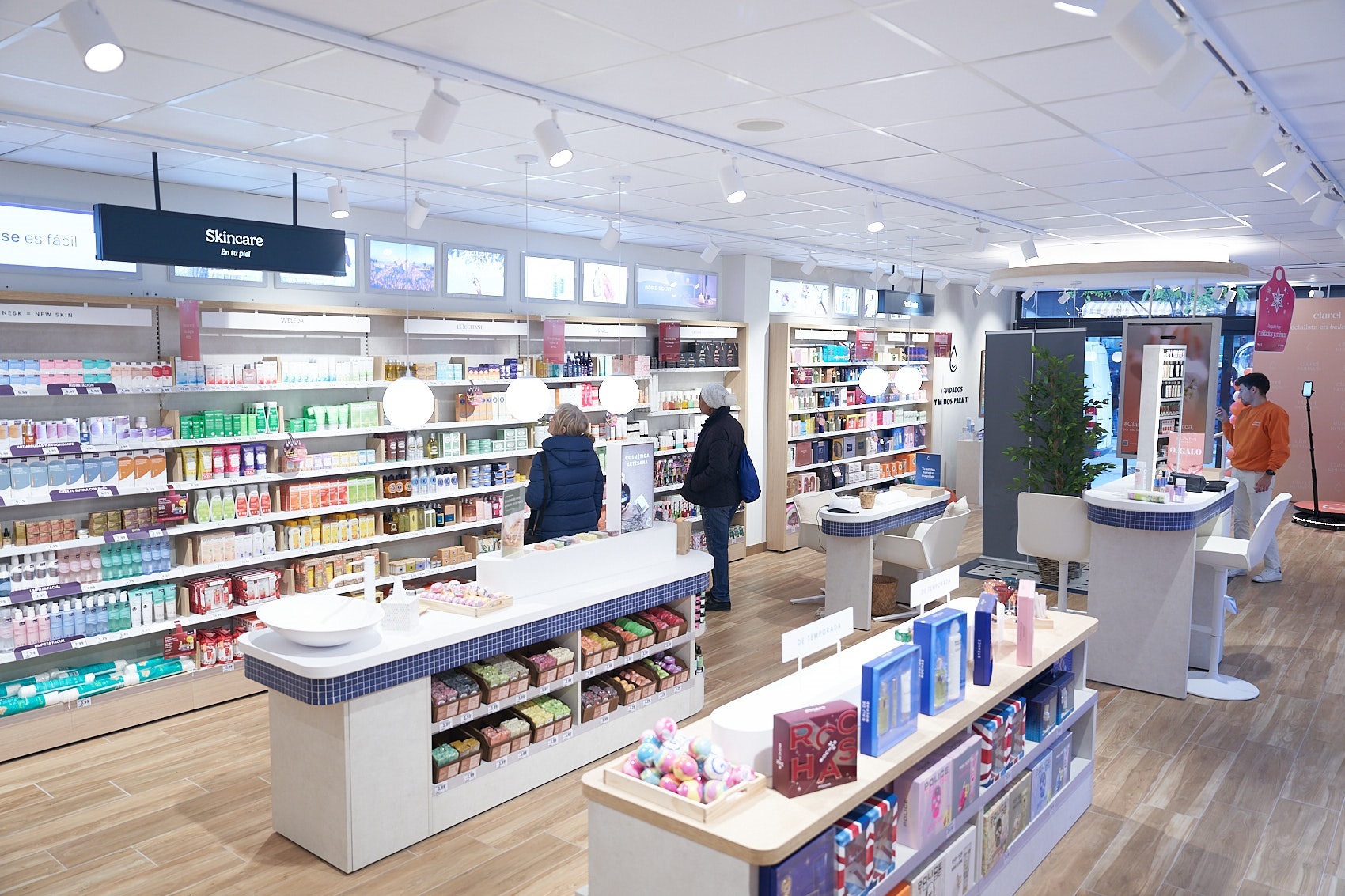 Dia vende su cadena de perfumerías Clarel a C2 Private Capital
DIA
(Foto de ARCHIVO)
23/12/2022