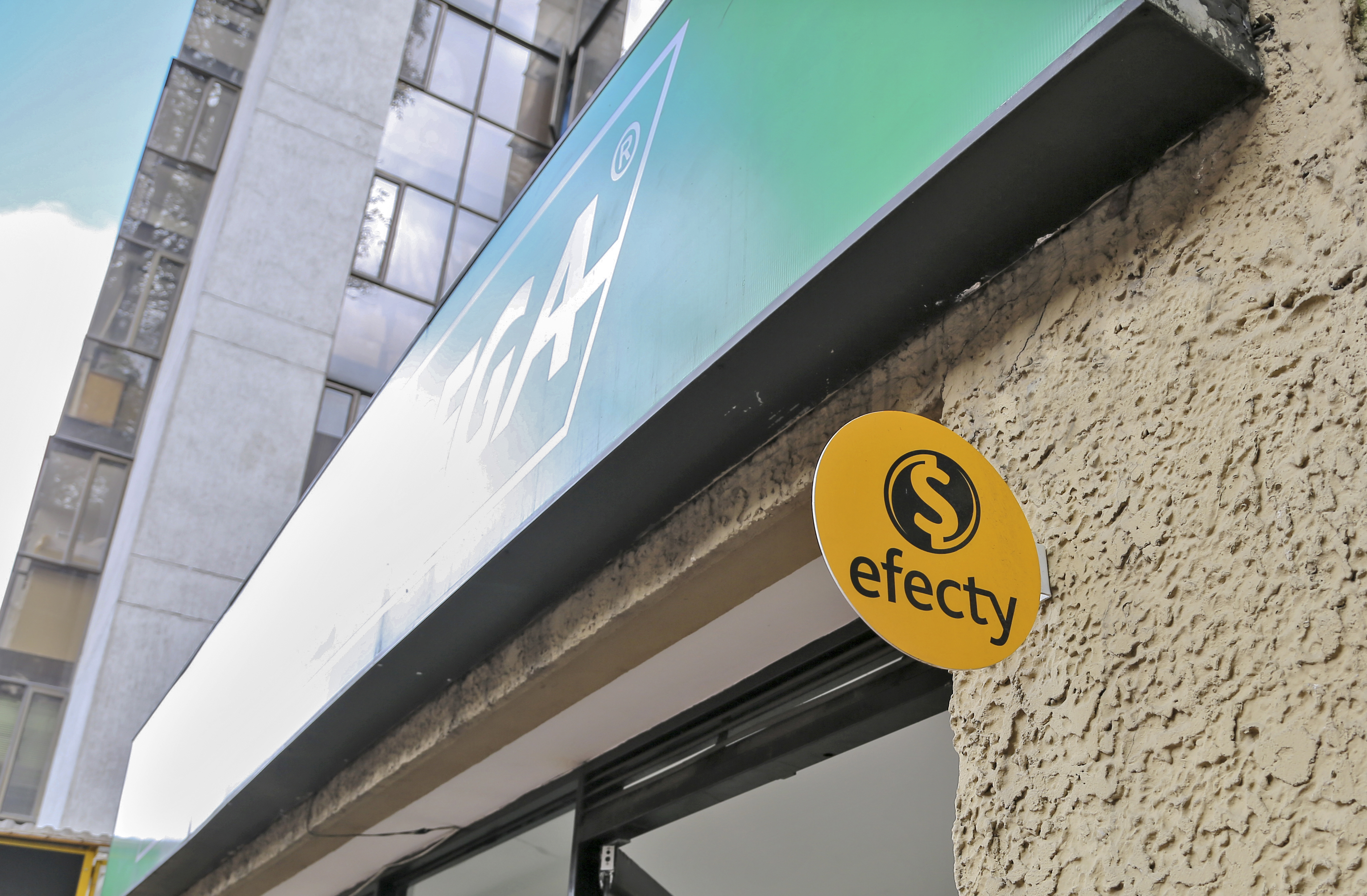 GIROS Y ENVIOS DE DINERO.
BOGOTA FEBRERO 4 DE 2015.
FOTO ALEJANDRO ACOSTA-REVISTA DINERO.