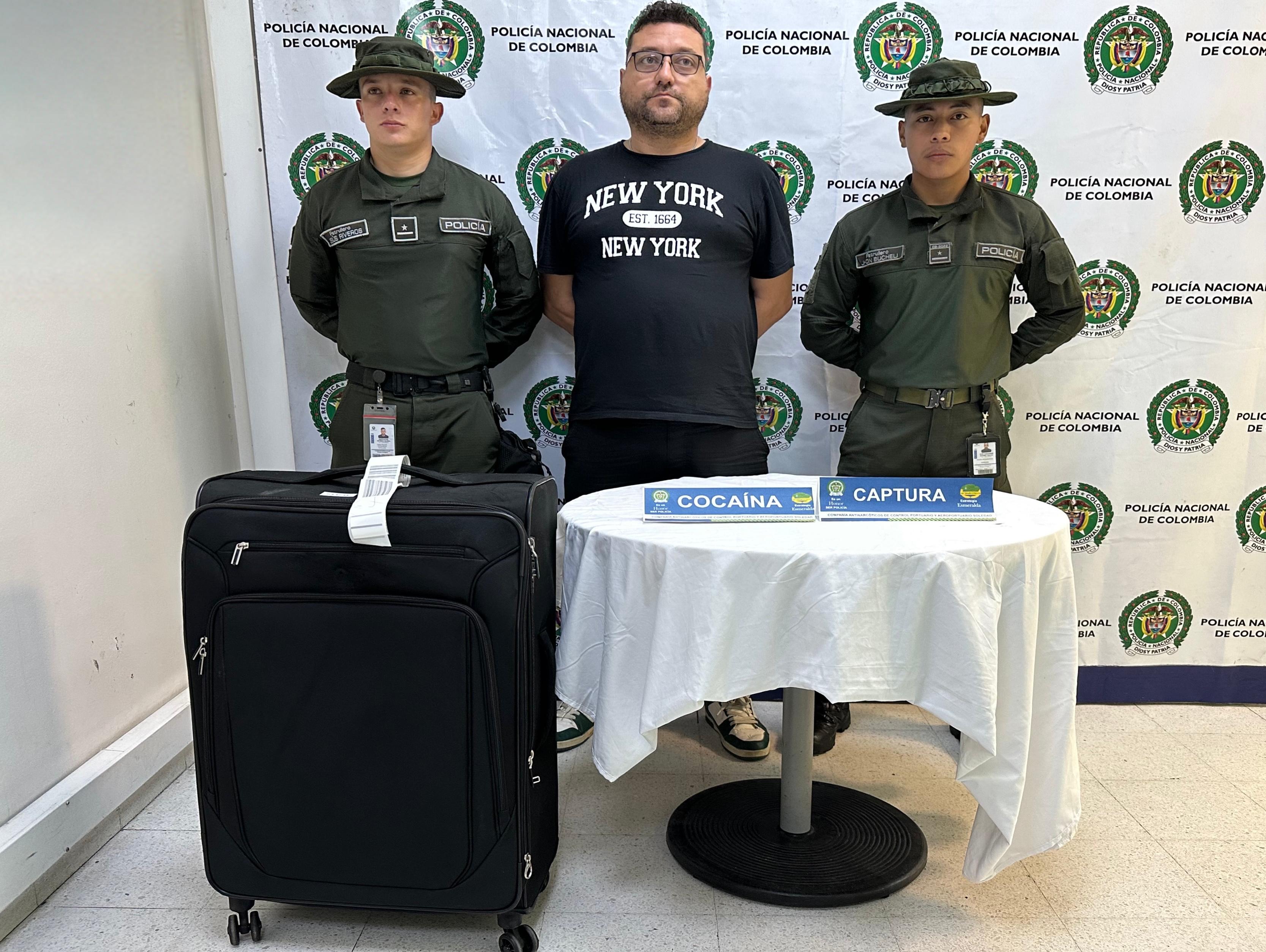 Español capturado con droga.