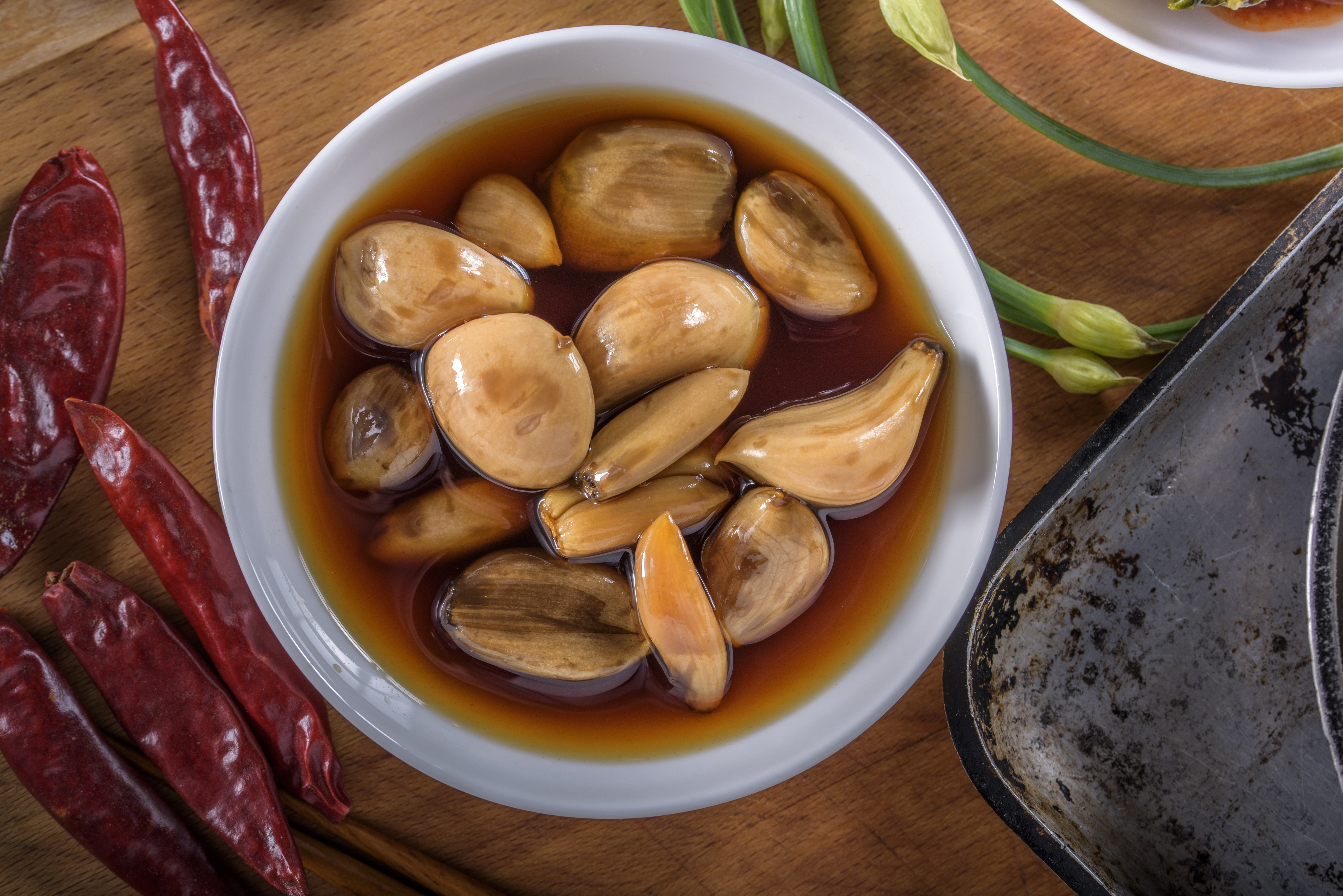 Pickled Garlic close upA pesar de sus múltiples nutrientes, estos ingredientes no constituyen una cura para el cáncer, la diabetes o trastornos circulatorios.