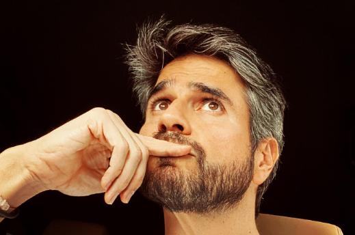 El actor ahora es el presentador de un reconocido programa de habla hispana que se transmite en Estados Unidos y otros territorios.