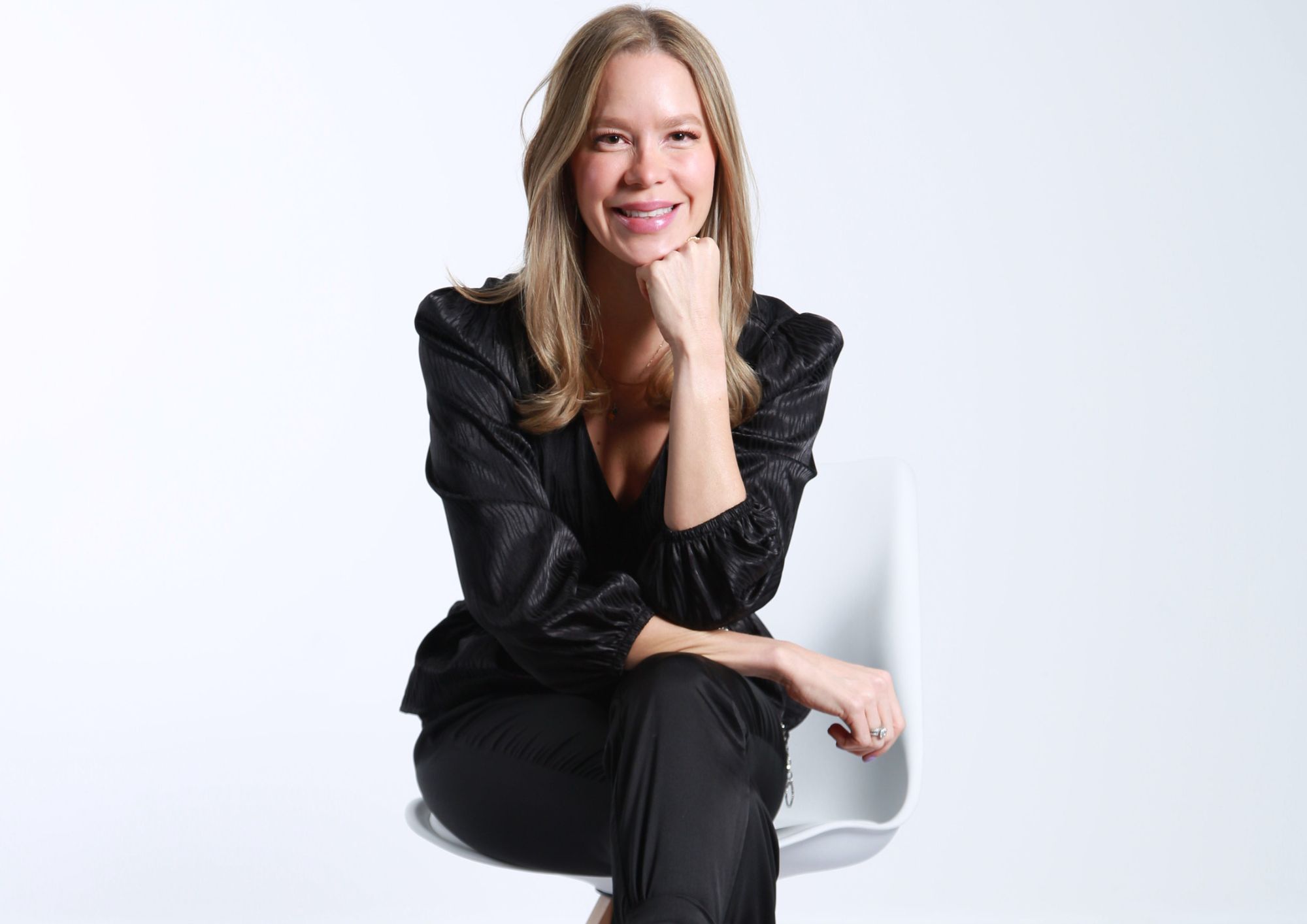 La capacidad de mantener la calma y ver las críticas como oportunidades de mejora es crucial para el éxito y la sostenibilidad profesional.