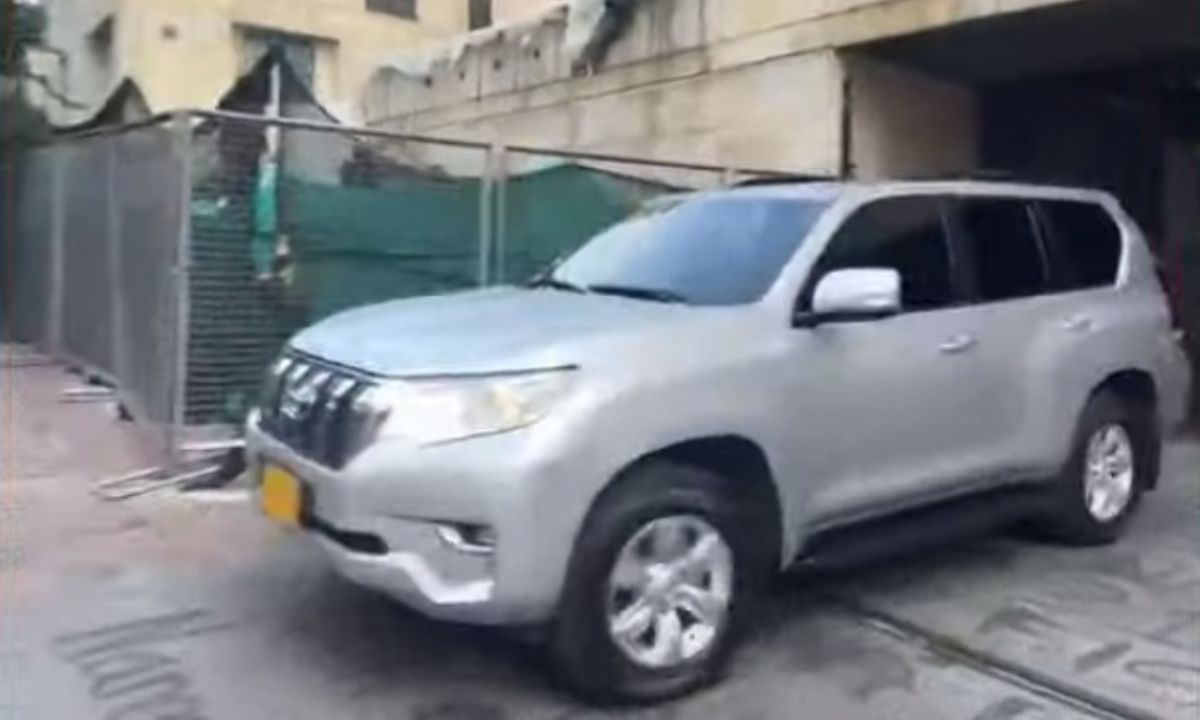 Salen magistrados del Palacio.