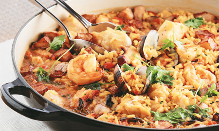 Arroz meloso de mariscos y chorizo español