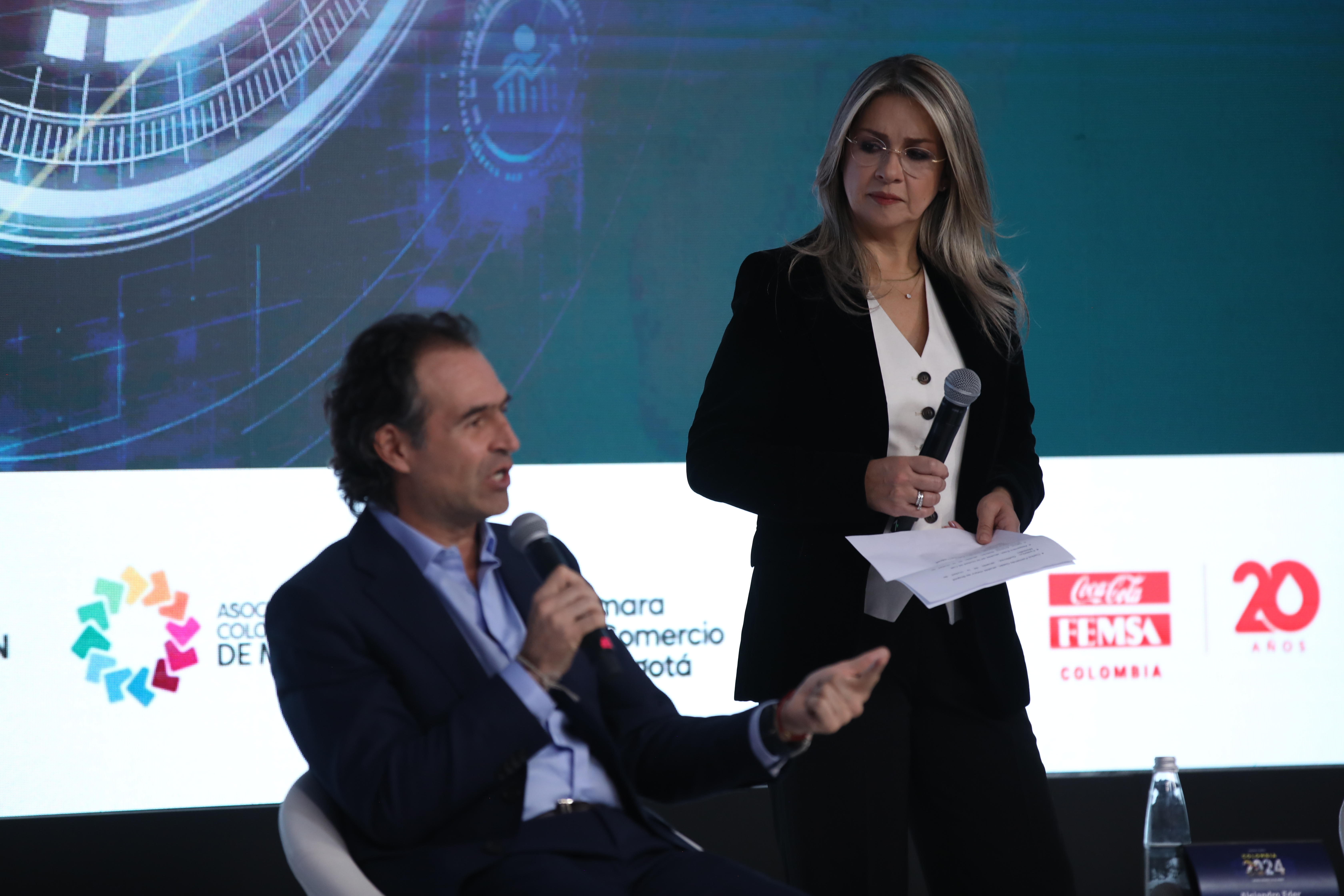 Panel. ¿CÓMO HACER DE COLOMBIA UN PAÍS MÁS COMPETITIVO?
Federico Gutiérrez, alcalde de la ciudad de Medellín