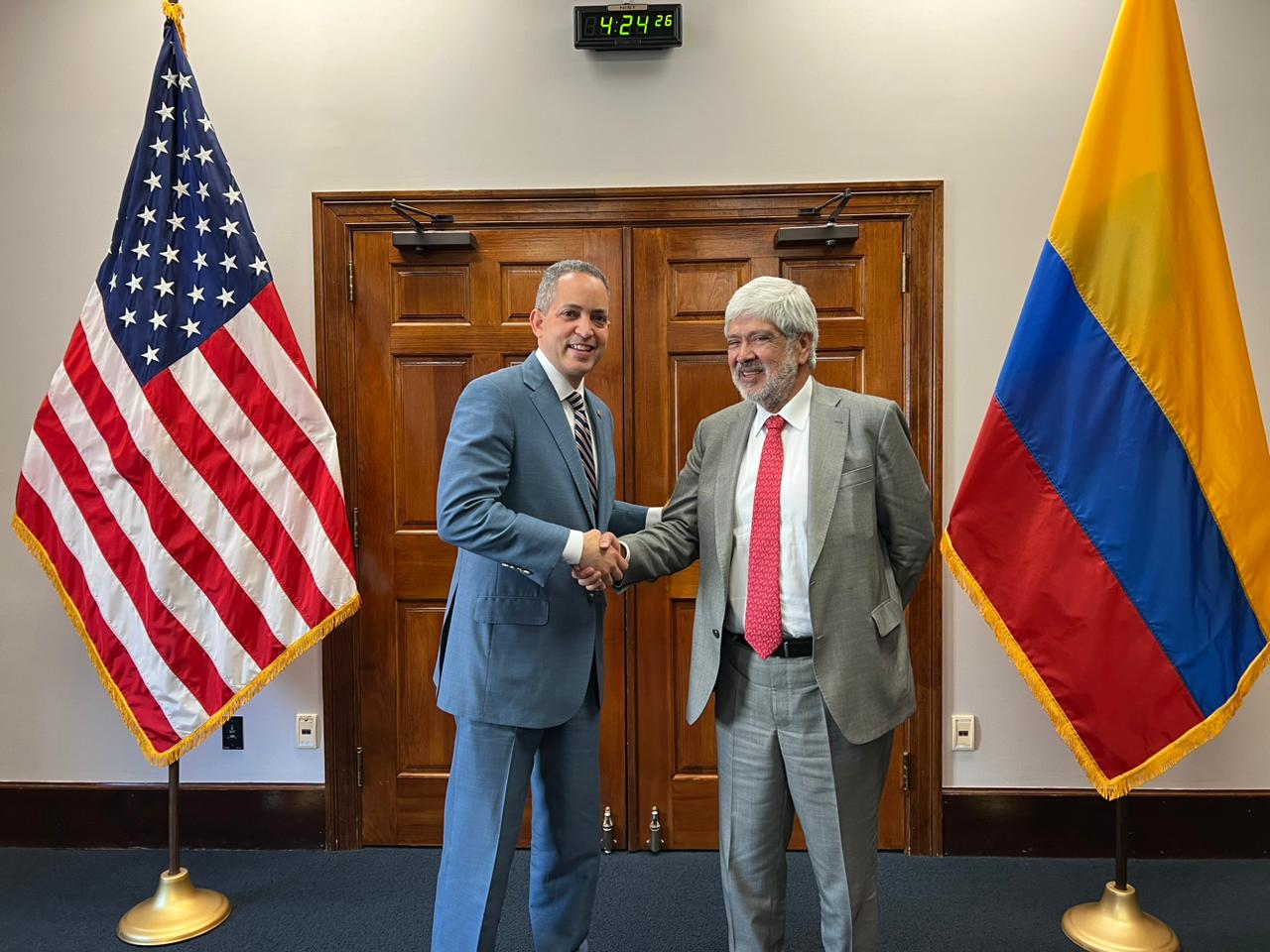 Ministro Umaña con Don Graves, subsecretario del Departamento de Comercio