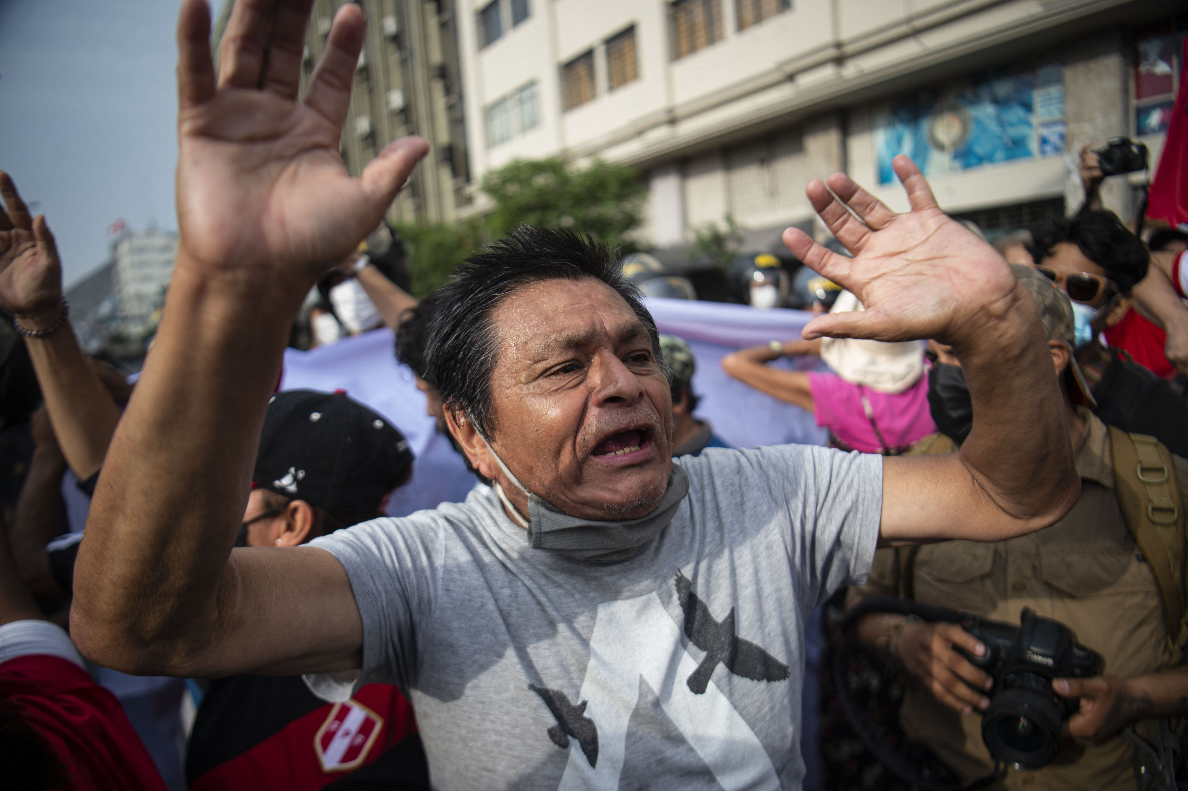 Tras fuerte presión de protestas en Perú, el presidente Pedro Castillo ...
