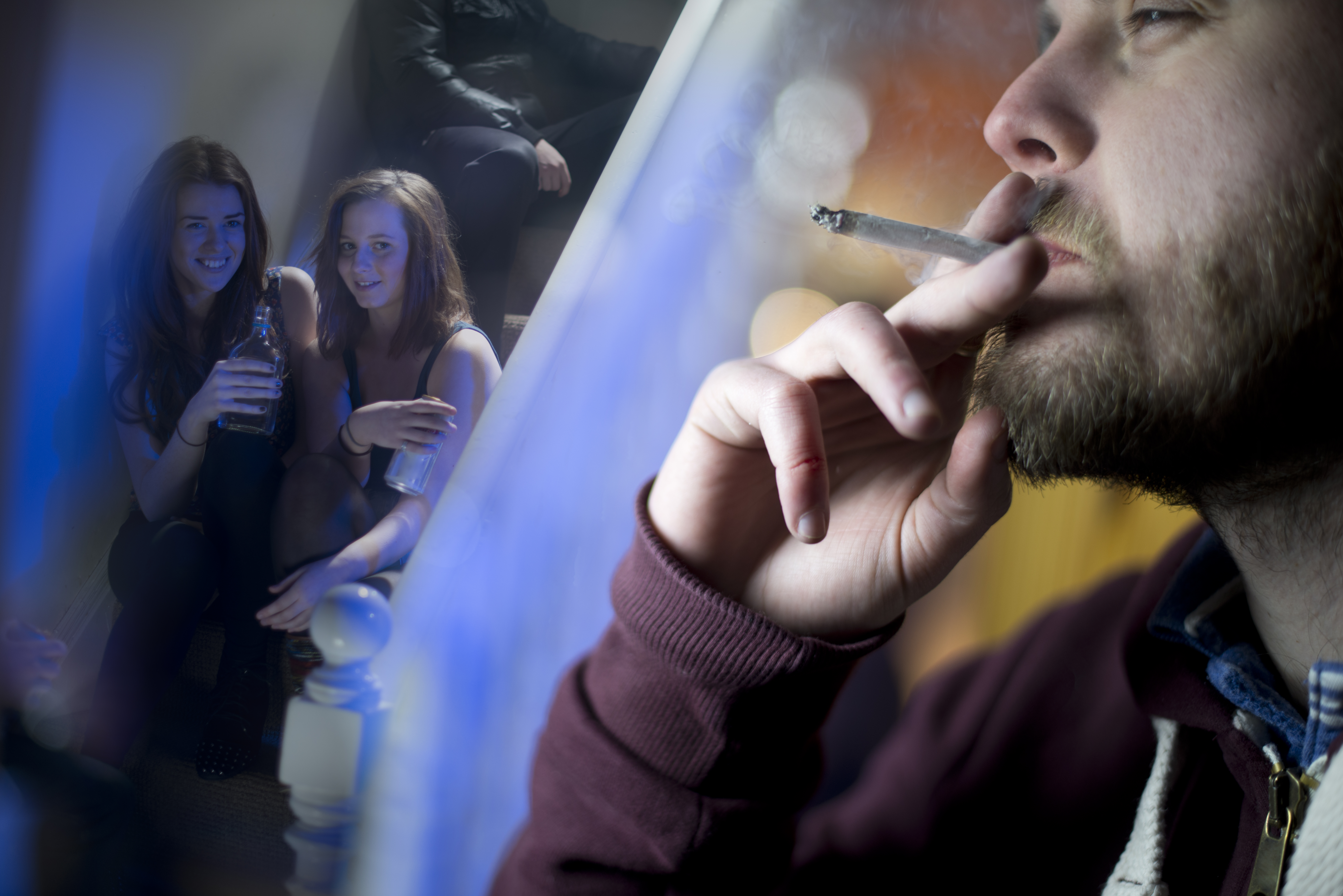 La compra y venta de alcohol y cigarrillos ilegales en el país repercute en sectores importantes como la salud y la economía. Foto: Getty Images
