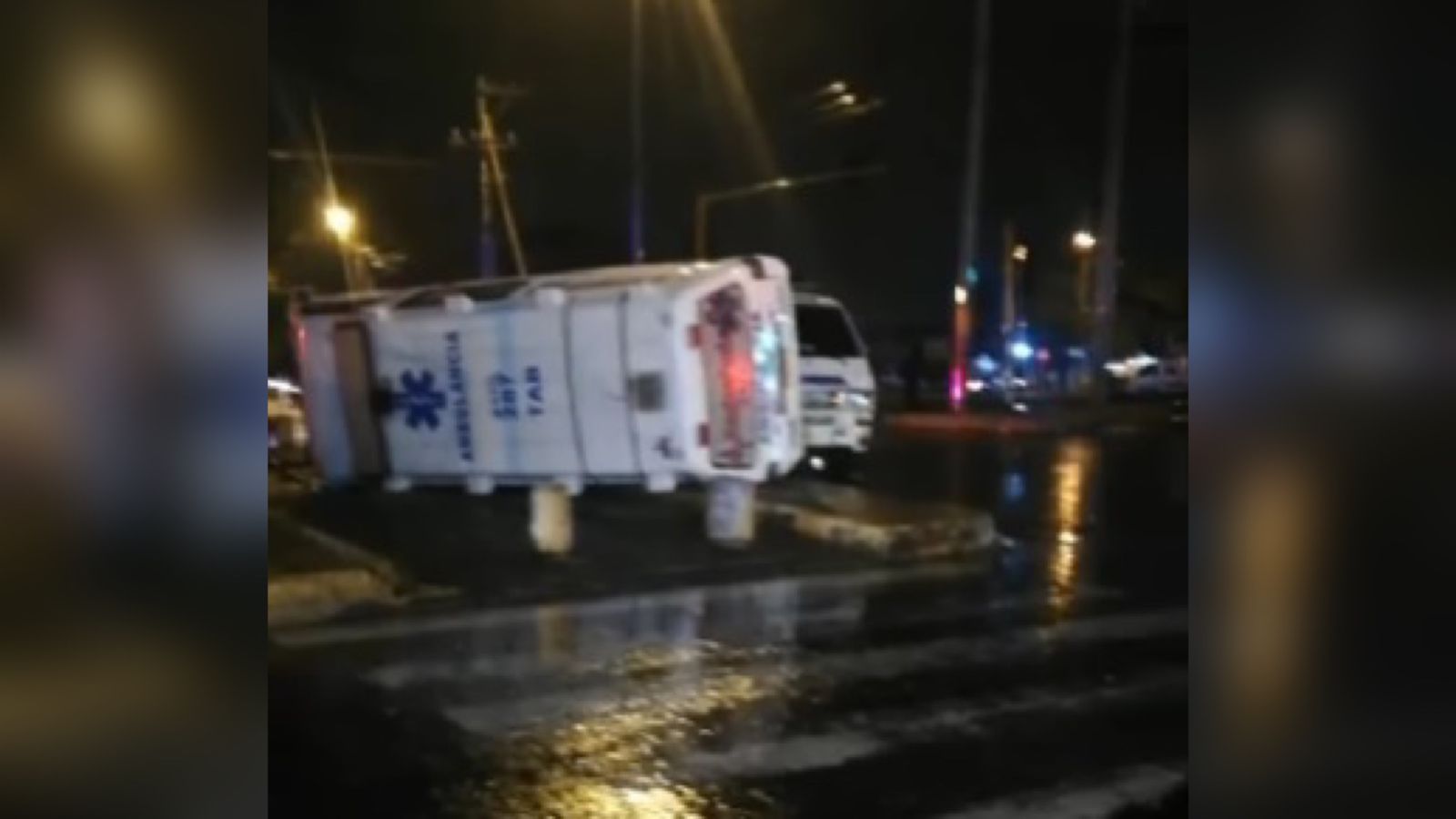 Las dos ambulancias colisionaron en la Avenida Ciudad de Cali.