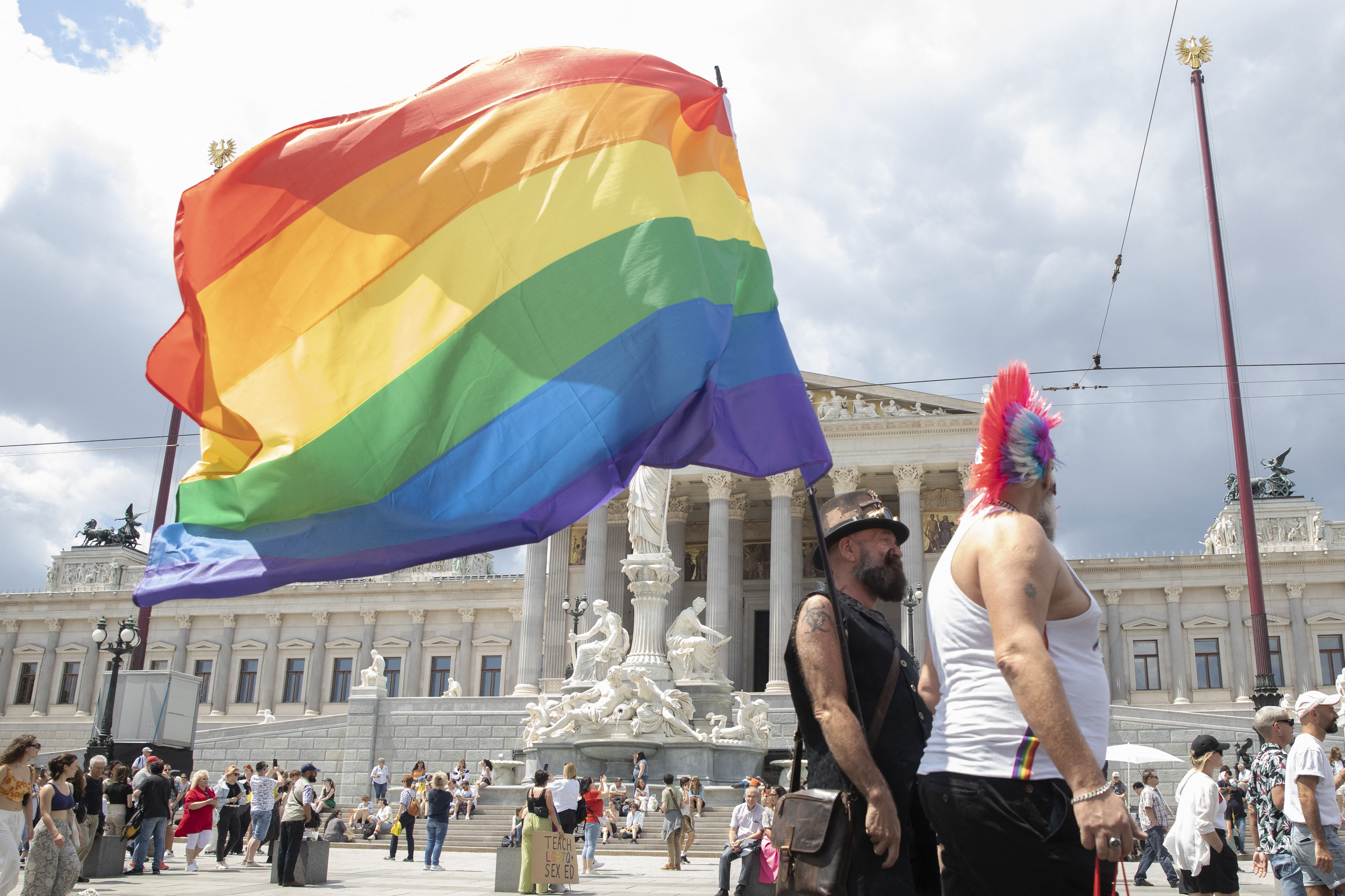 Este domingo 18 de junio se llevó a cabo la marcha del orgullo gay en Austria. Foto: AFP.