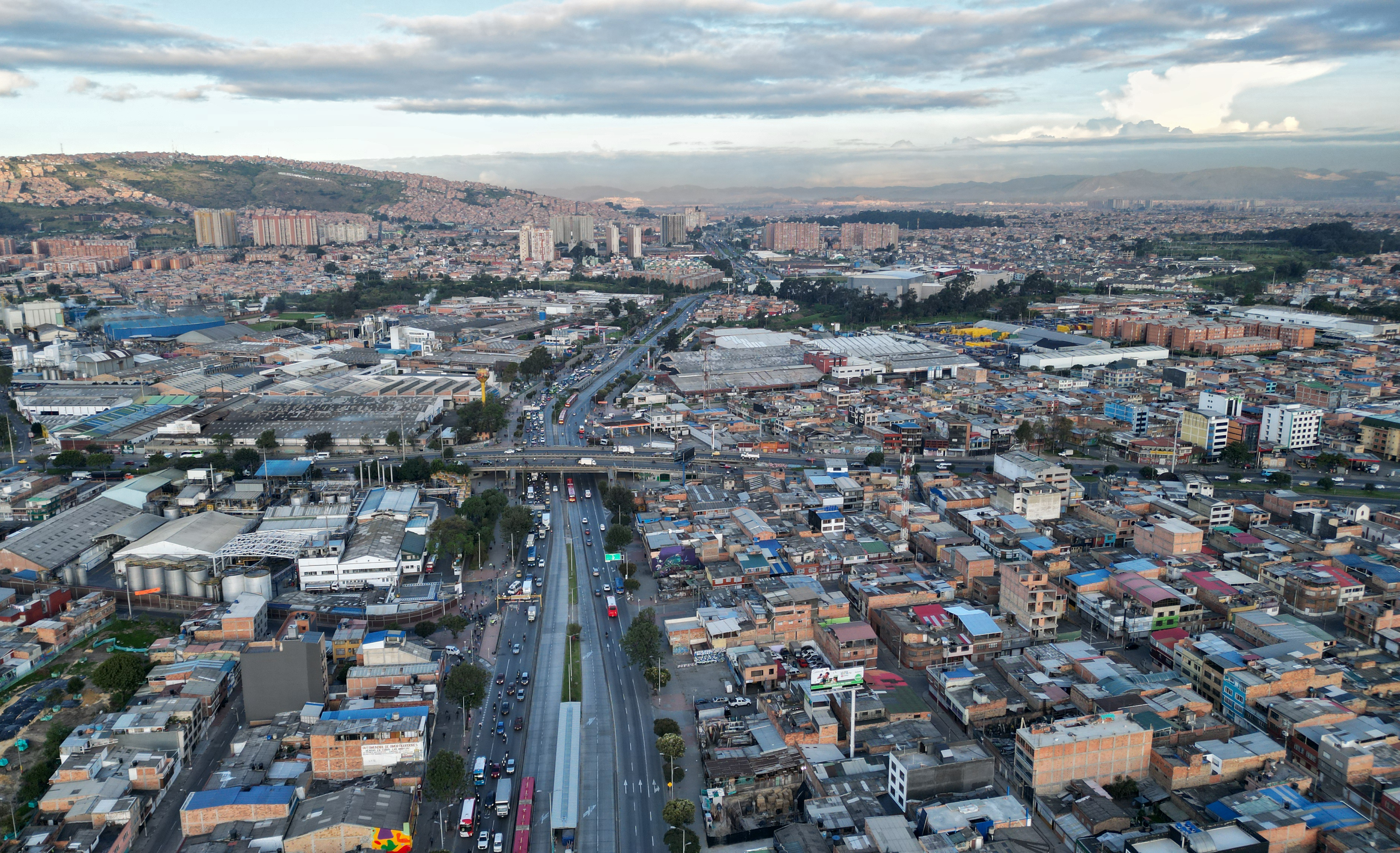 Bogotá obras de Transmilenio avenida 68, demolición del puente de Venecia