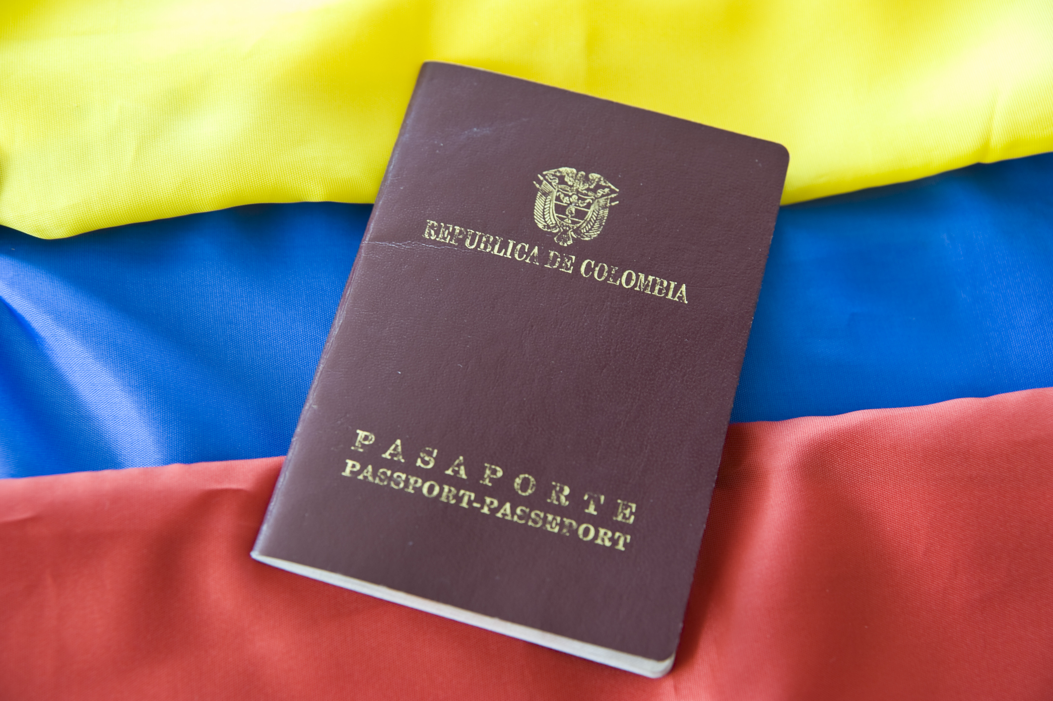 Cómo tramitar el pasaporte si no está uno de los padres?