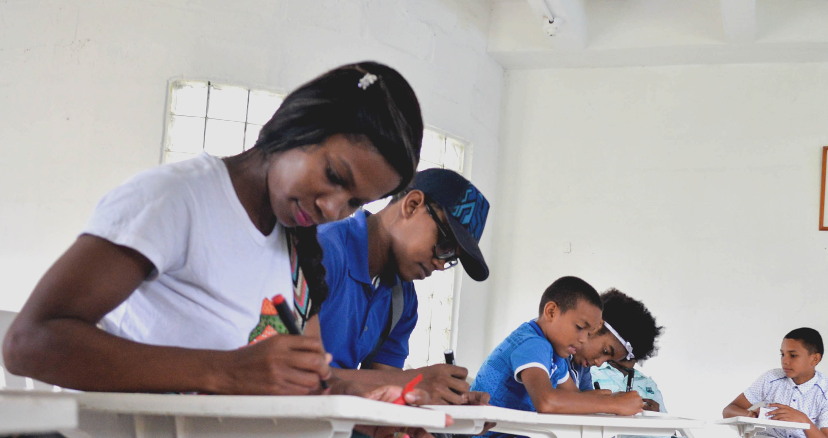 El 52 por ciento de los jóvenes campesinos que terminan la primaria no cursan la secundaria.