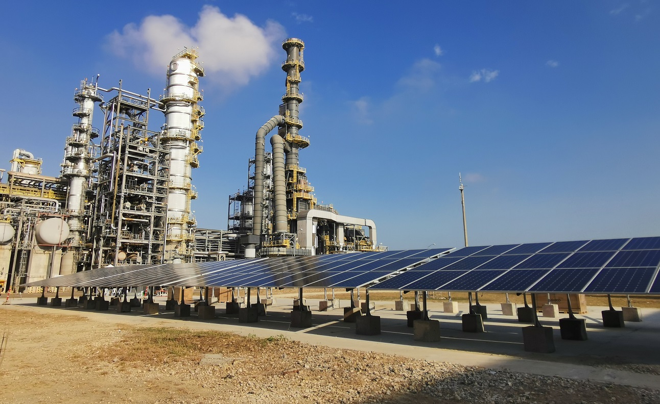 El piloto se ejecutará durante los próximos tres meses y usará aguas industriales de Reficar para producir diariamente 20 kg de hidrógeno verde de alta pureza. Foto: Ecopetrol