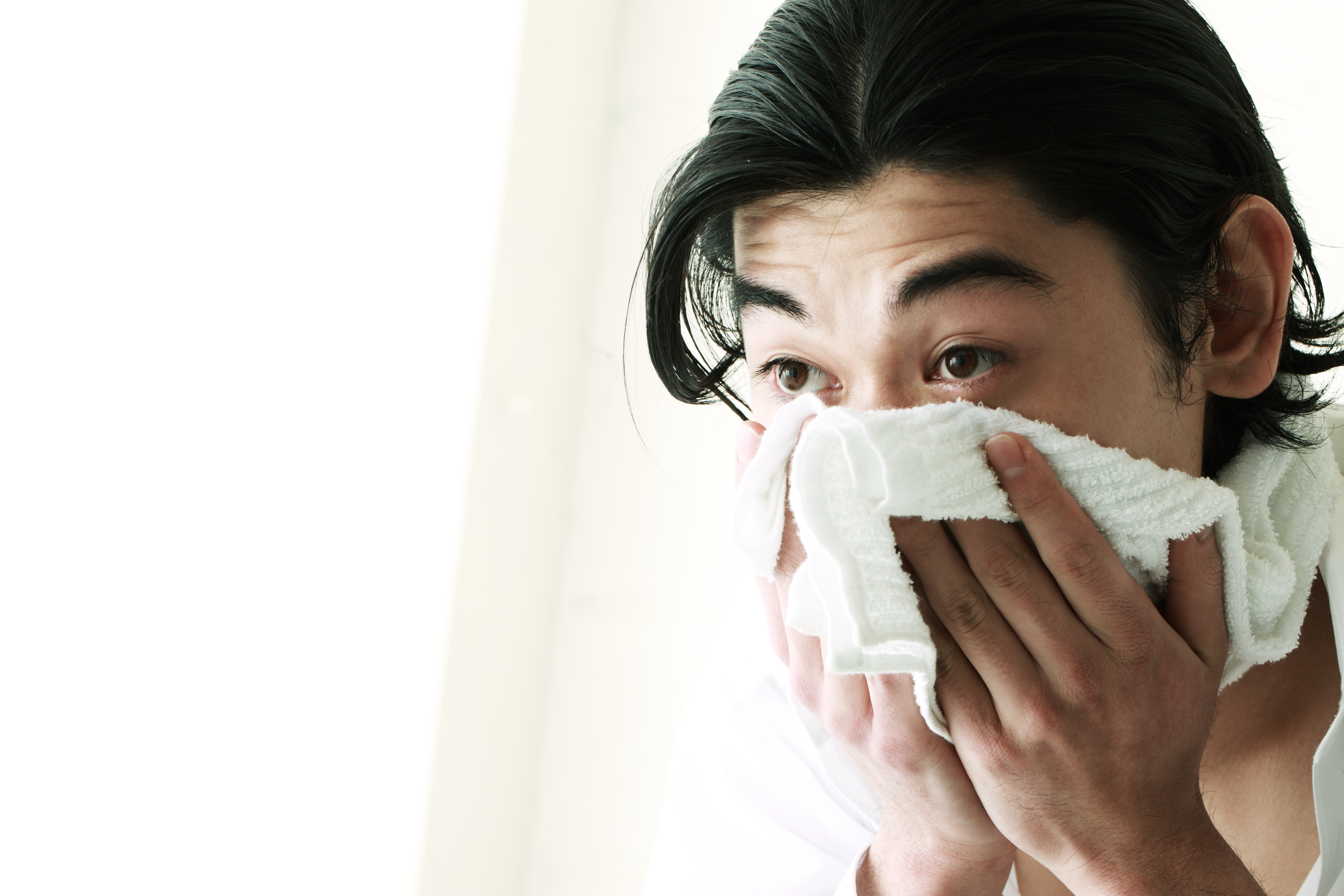 Razones por las que no deberías secarte la cara con una toalla / Genial