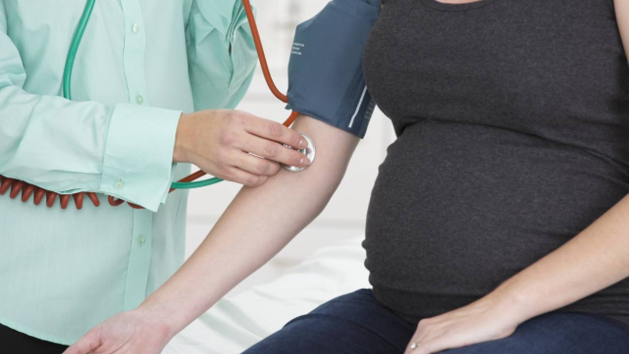 La presión arterial puede desencadenar afecciones cardíacas y cerebrales.