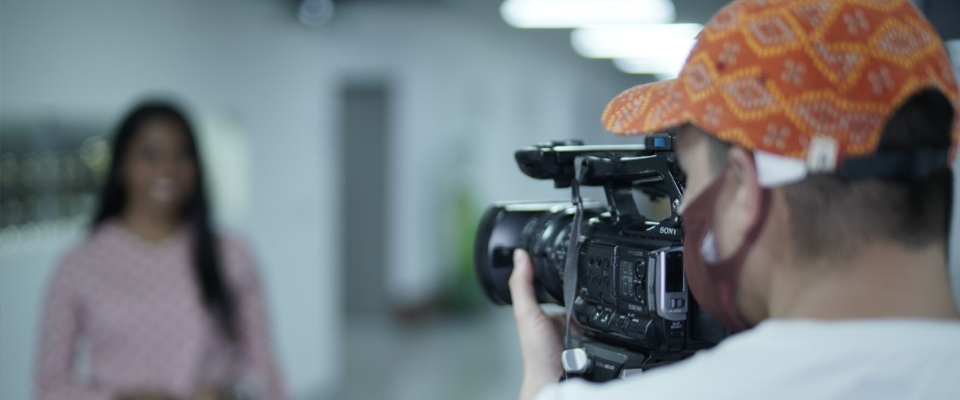 Con la Economía naranja se pretende el respaldo a la creación, producción y distribución de bienes y servicios culturales y creativos, que se pueden proteger gracias a los derechos de propiedad intelectual.