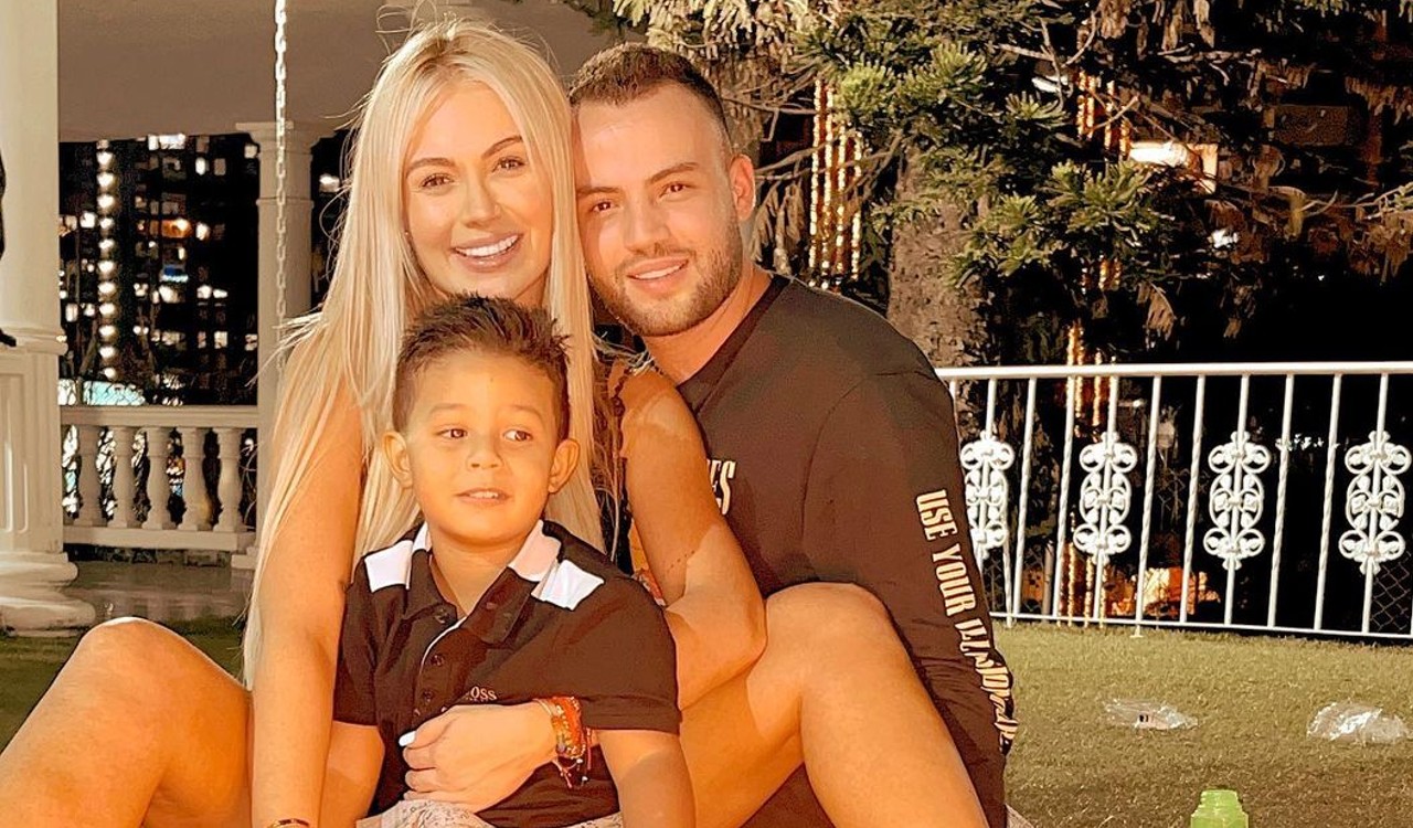 La expareja del futbolista publicó una imagen con sus dos hijos en el día de las velitas