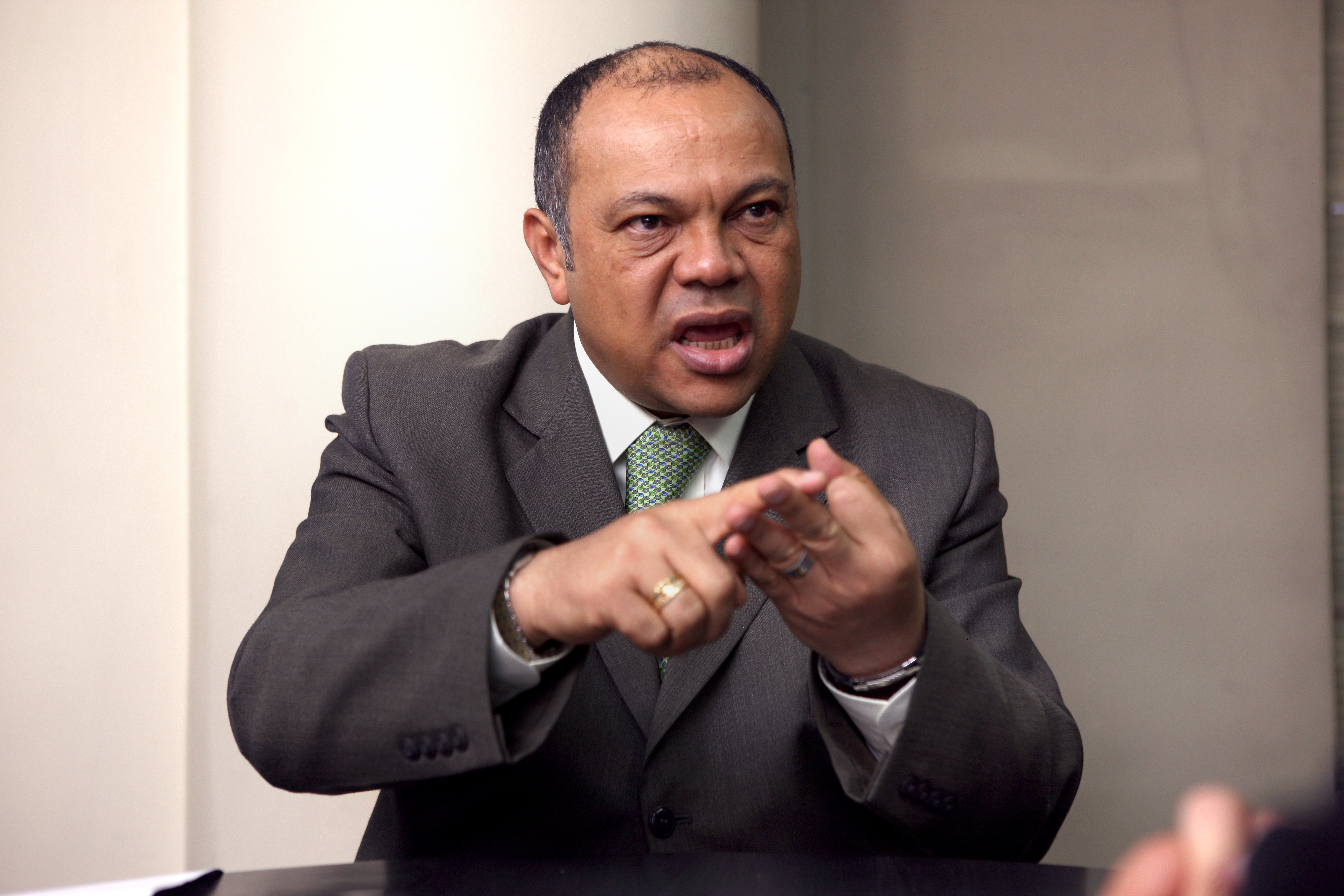 LUIS A COLMENARES. PADRE DE LUIS ANDRES COLMENARES ESTUDIANTE DE LA UNIVERSIDAD DE LOS ANDES MUERTO EN EL PARQUE EL VIRREY.BOGOTA DICIEMBRE 21 DE 2011.FOTO: JUAN CARLOS SIERRA-REVISTA SEMANA.