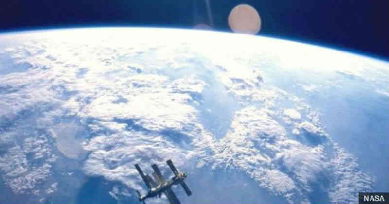 Desde arriba nos damos cuenta de que no tiene sentido la idea de un "norte" y un "sur".