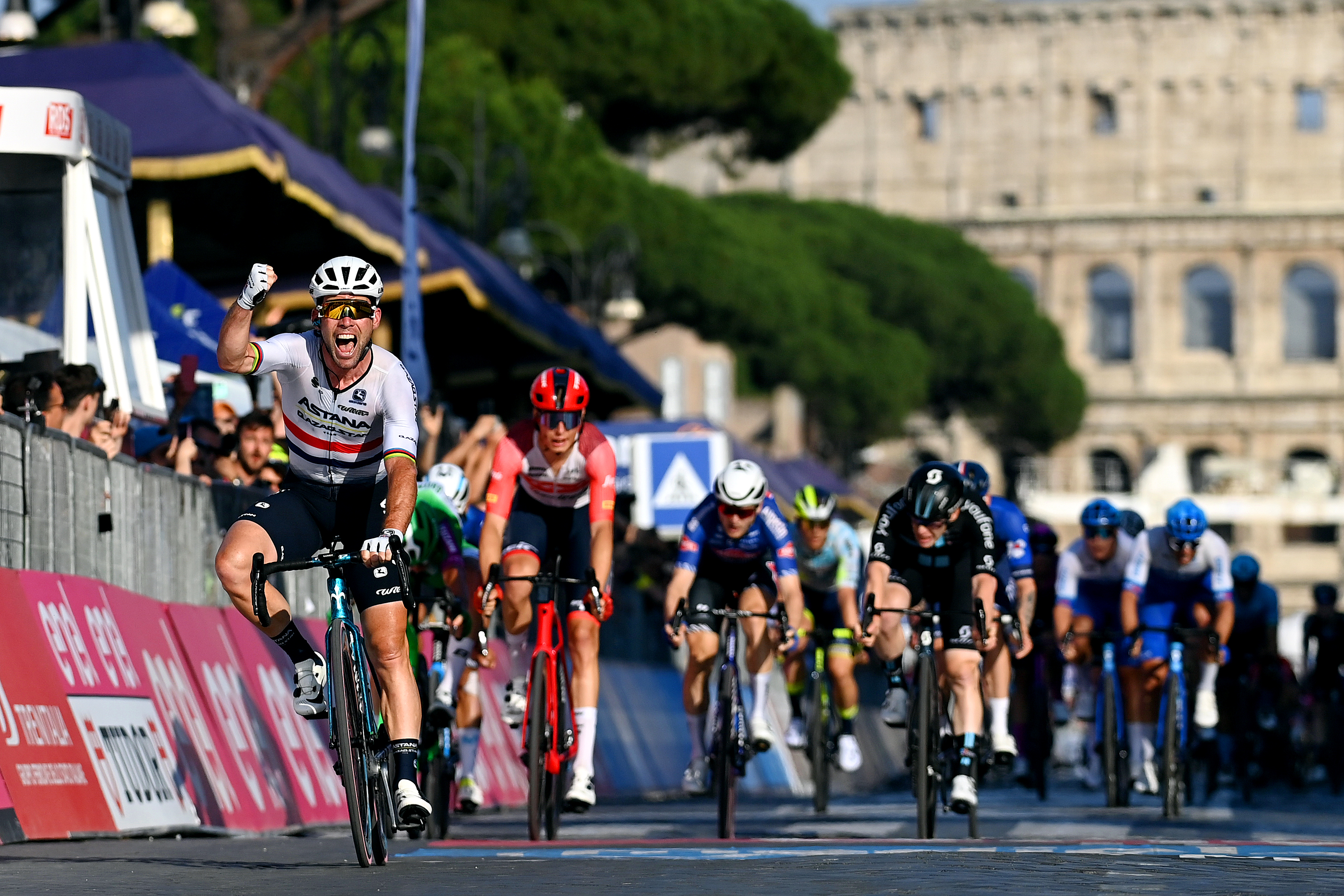 Mark Cavendish celebró en Roma