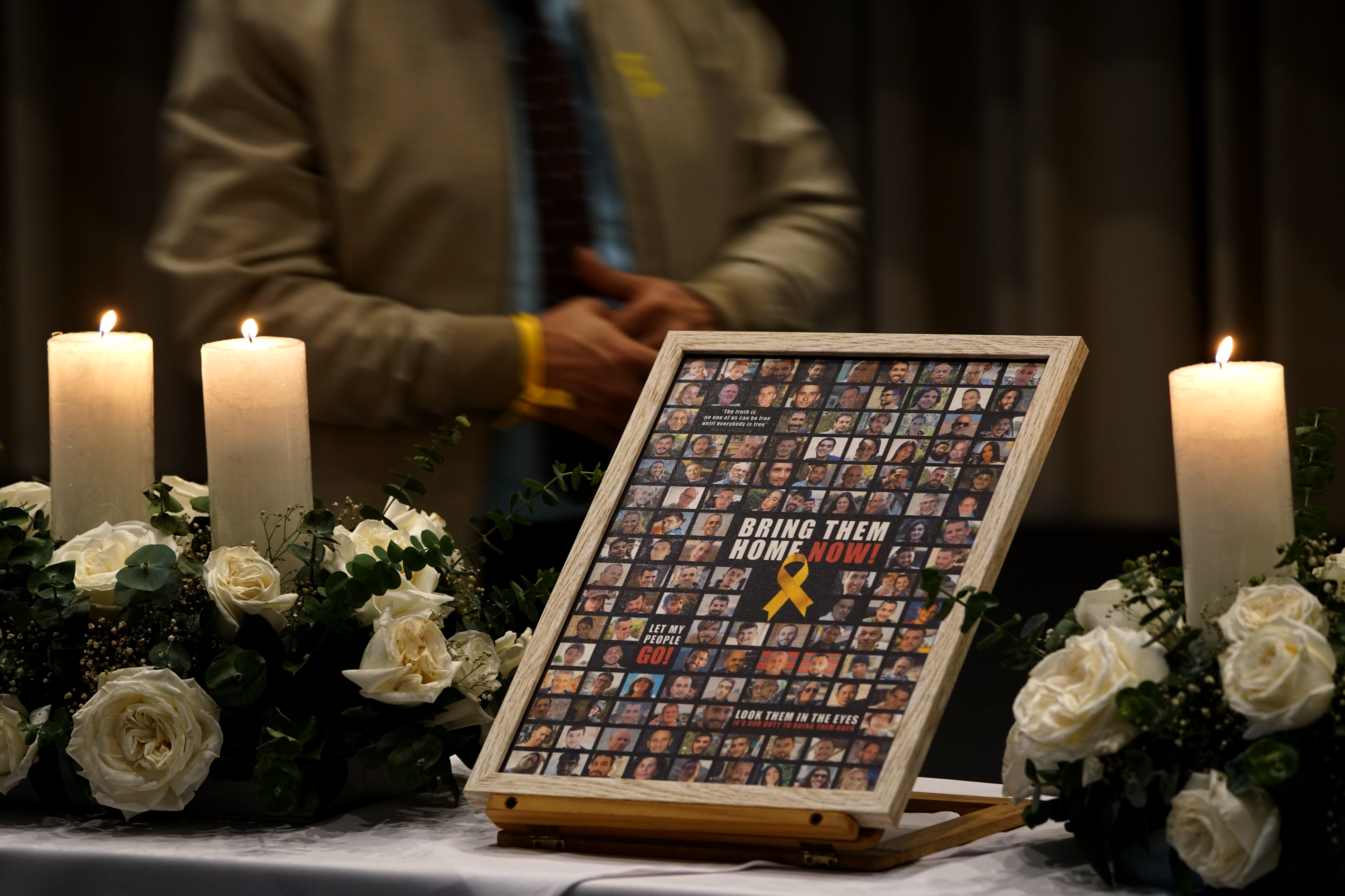 Evento de la comunidad judía de Cali para conmemorar un año del ataque del grupo Hamás a Israel el 7 de octubre de 2023, donde murieron 1200 personas y 251 fueron secuestradas. Foto Jorge Orozco / El País.