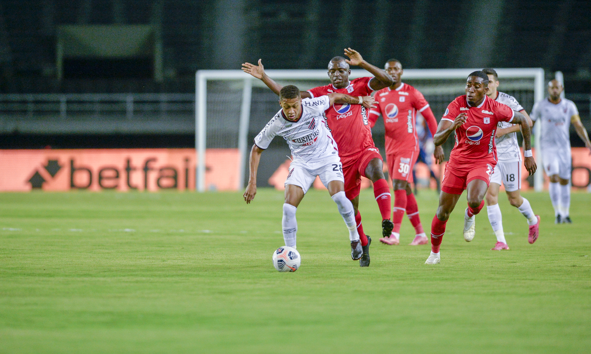 Pereira, COLOMBIA - Copa CONMEBOL Sudamericana 2021 - America de Cali (COL) vs Athletico Paranaense (BRA) - Estadio Hernan Ramirez Villegas - Photo by Staff Images / CONMEBOL