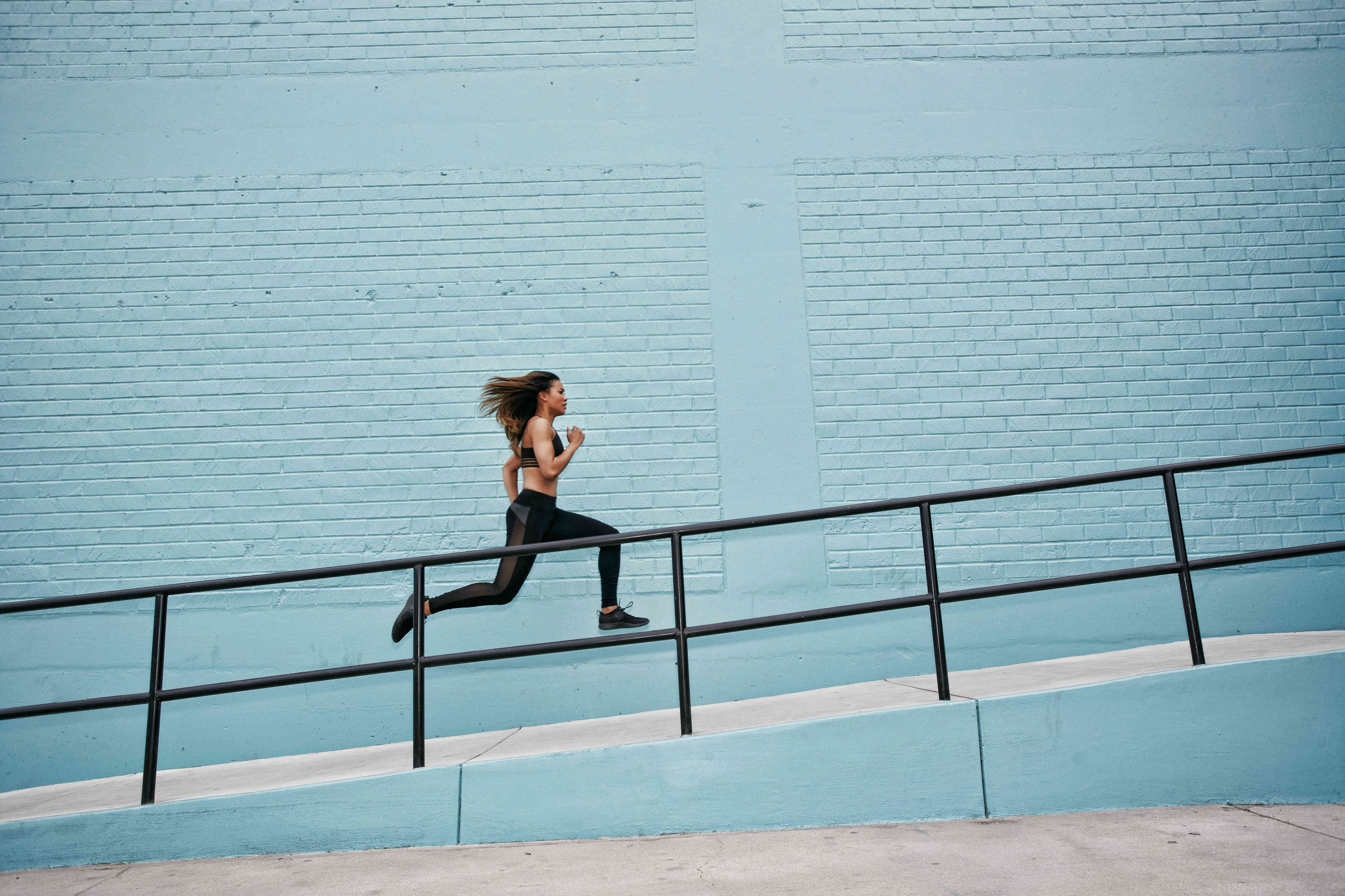 Ve life. Running aesthetic. Run aesthetic. Running girl aesthetic. Time is Running aesthetic.