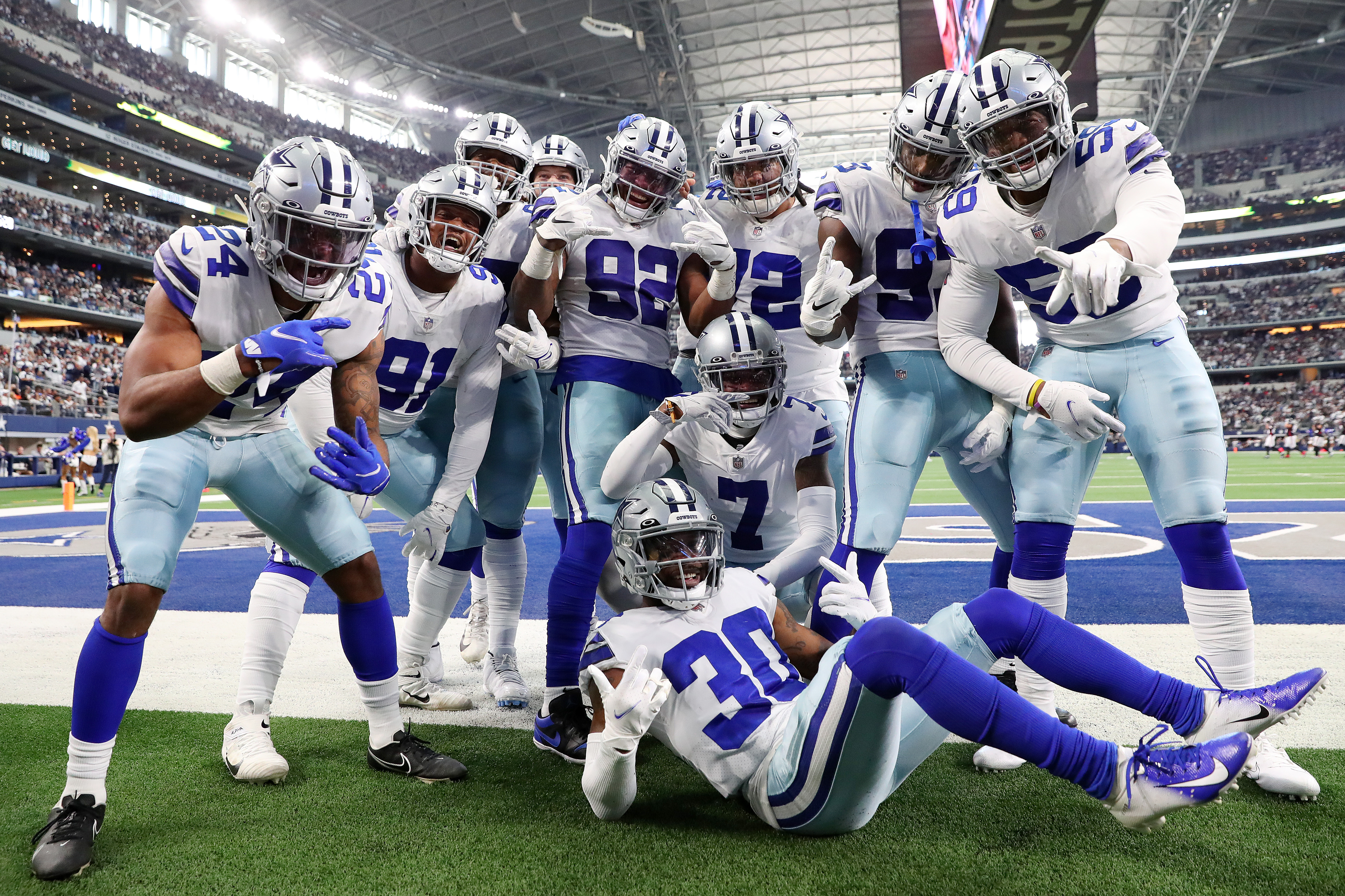 Cowboys trasladan dos a IR y revelan el equipo de práctica de 2023