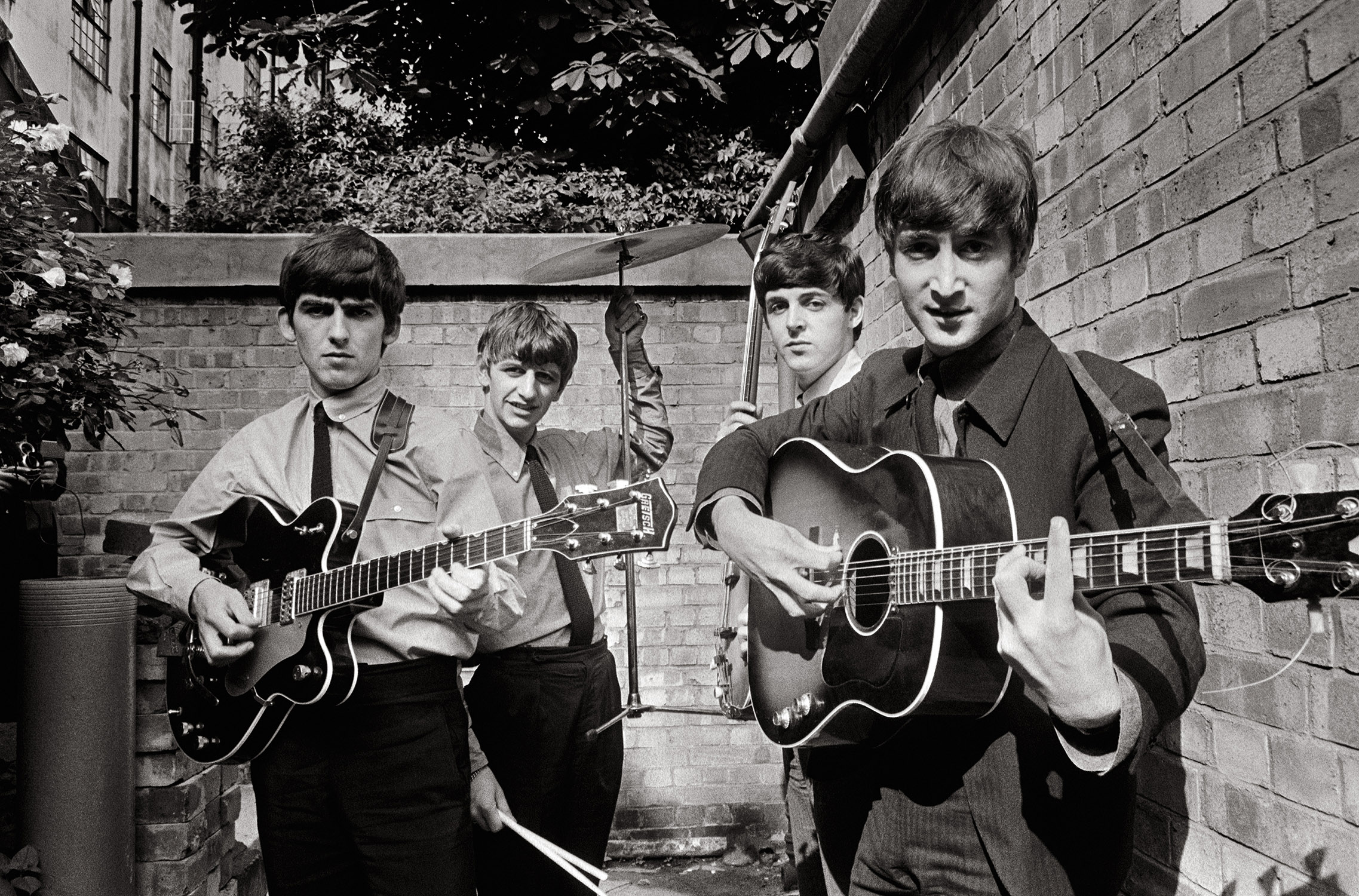 Terry O'Neill tomó el primer retrato de The Beatles durante la grabación de 'Please Please Me' en los estudios Abbey Road, en Londres, en enero de 1961. (Cortesía DirecTV)