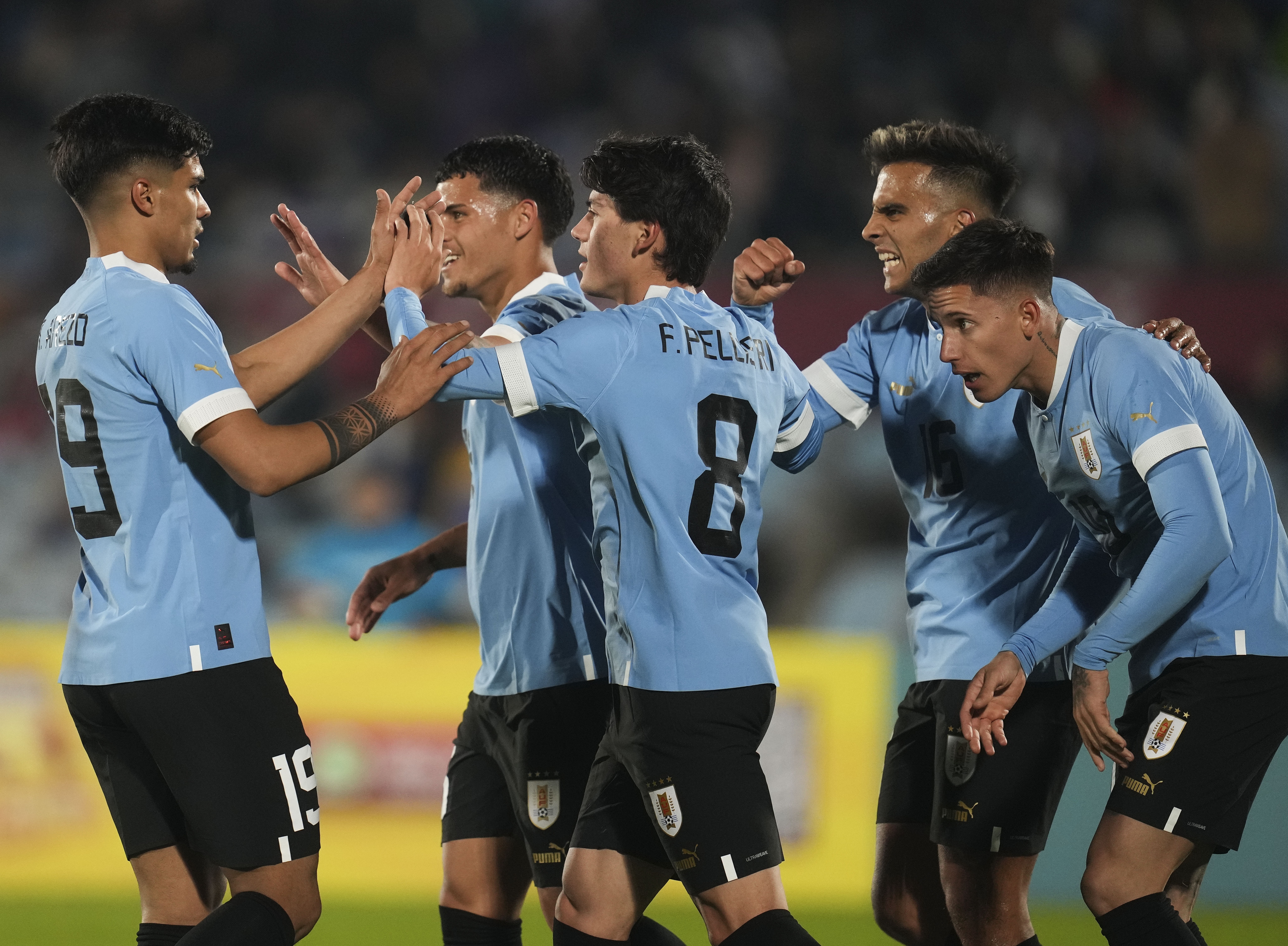 AUF - Selección Uruguaya de Fútbol - 🇺🇾 ¡𝗛𝗢𝗬 𝗝𝗨𝗘𝗚𝗔 𝗨𝗥𝗨𝗚𝗨𝗔𝗬!  La Celeste se reencuentra con la gente en lo que será el debut de Marcelo  Bielsa. 🆚 Nicaragua 🕞 20:30h 🏟️