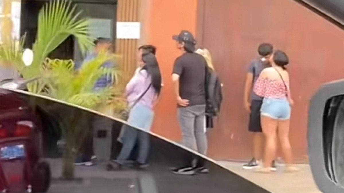 Había promo o qué?”, mujer reporta fila de parejas a las afueras de un motel  y se vuelve viral