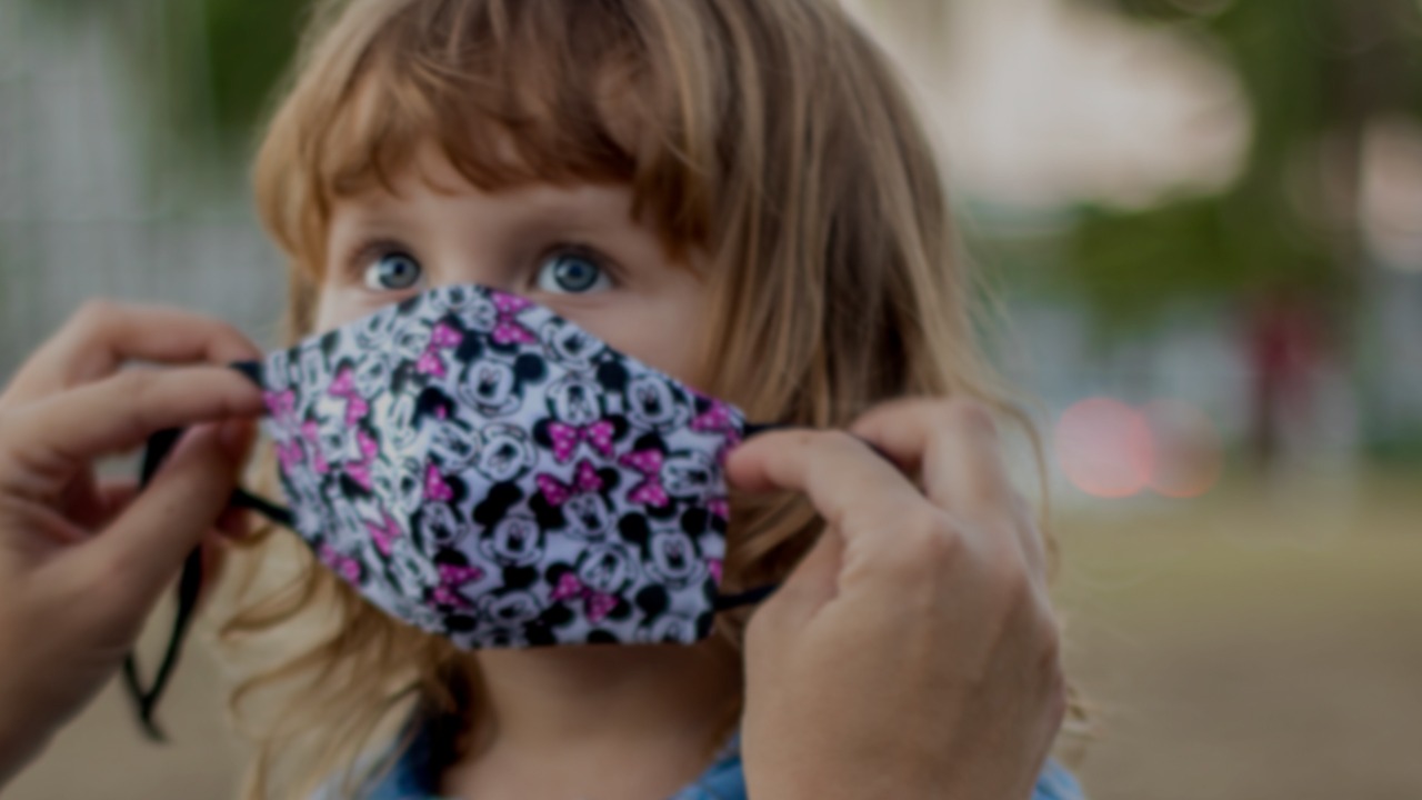 Niños con tapabocas