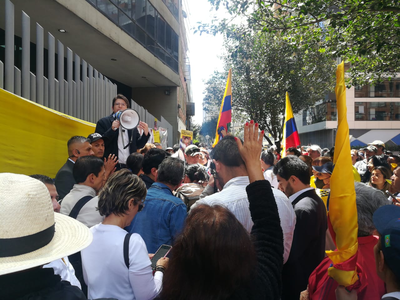 Integrantes del Centro Democrático y diferentes sectores participaron en el plantón.