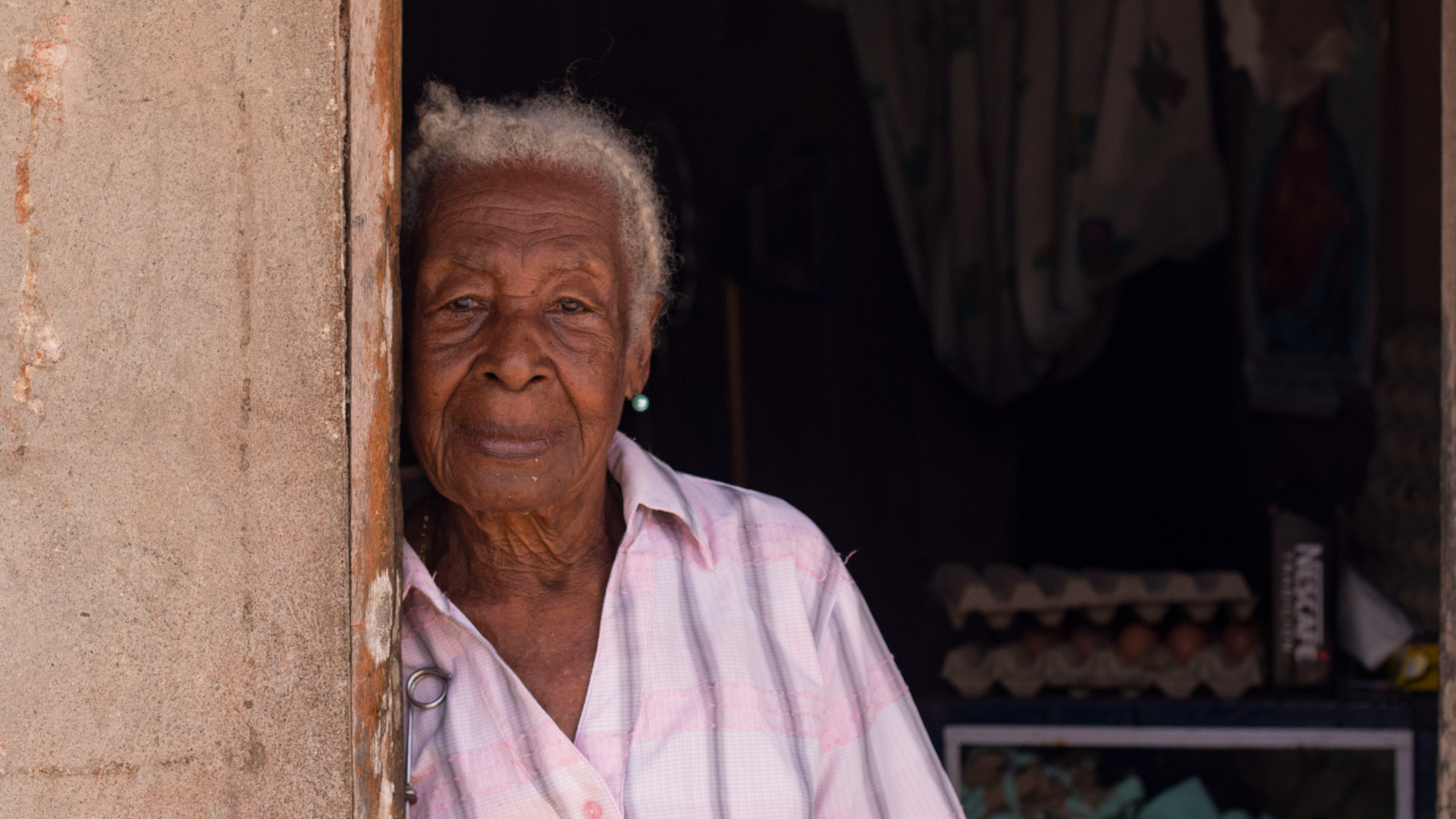 Según la Organización Mundial de la Salud los entornos tienen una influencia importante en el establecimiento y mantenimiento de hábitos saludables para los adultos mayores.