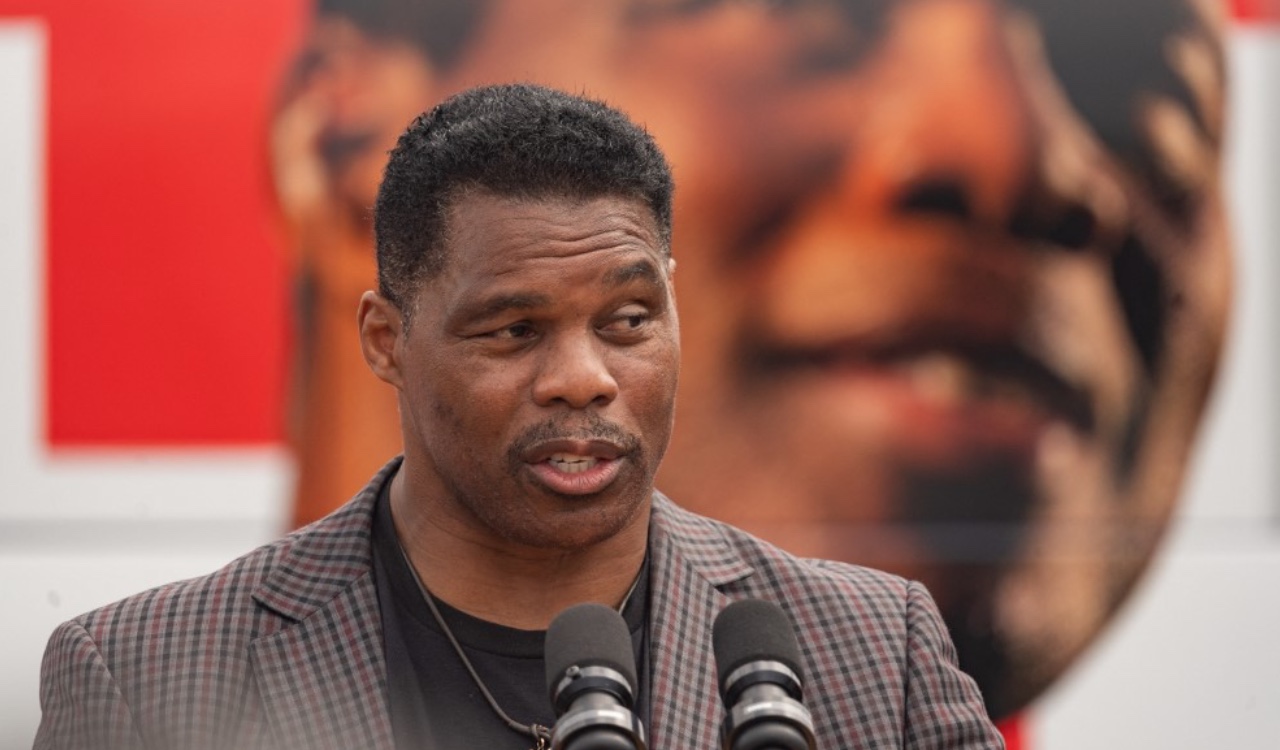 Herschel Walker busca un escaño en el Senado de Estados Unidos en las próximas elecciones de noviembre