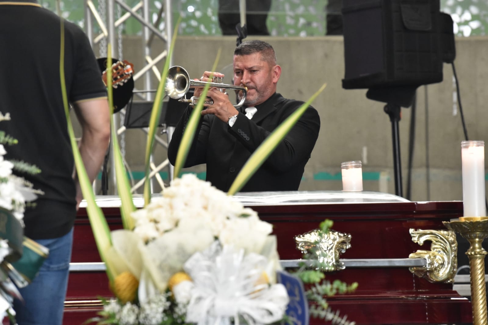 Homenaje a Darío Gómez artistas